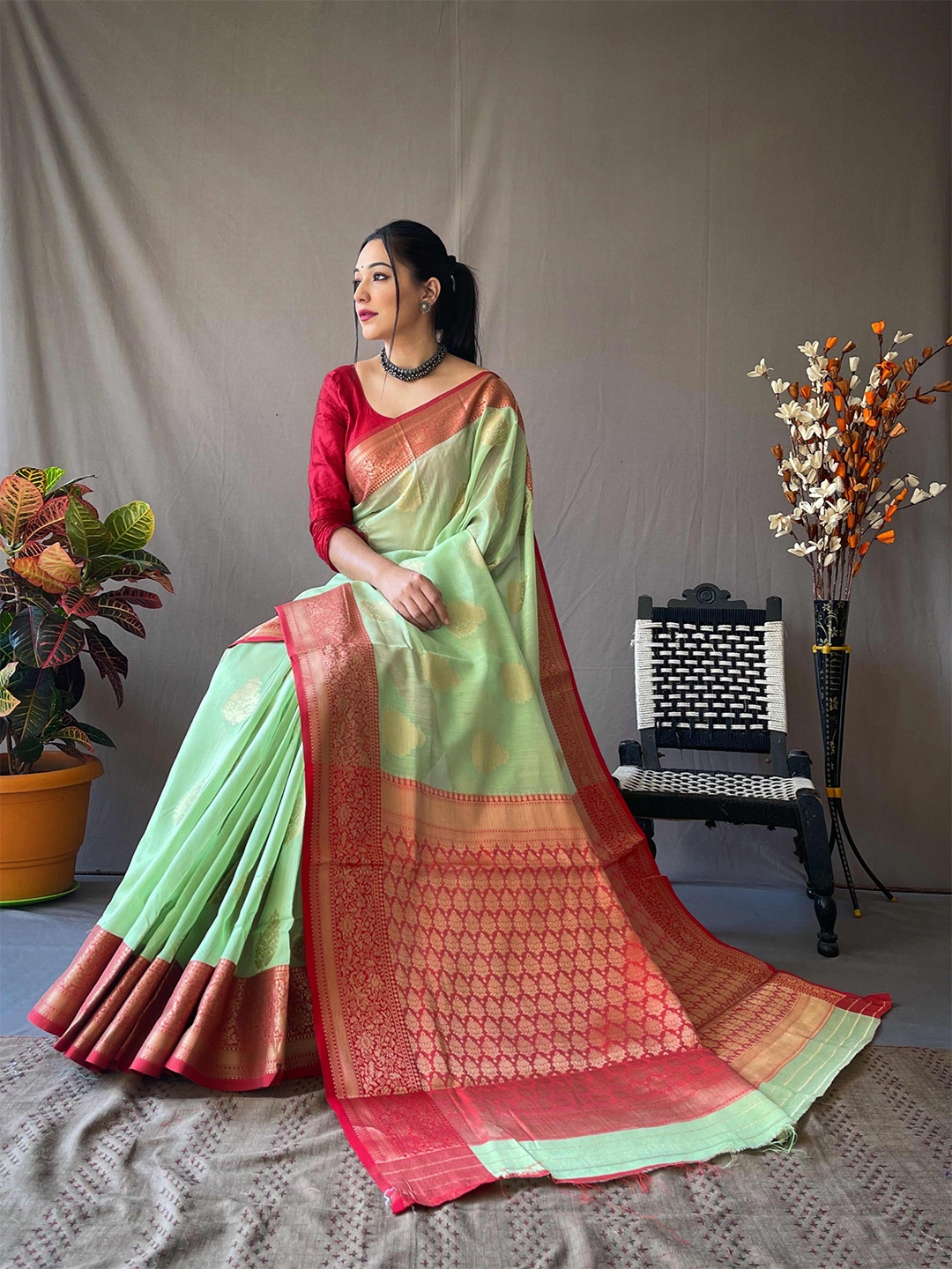 

DEVATITHI Ethnic Motifs Woven Design Zari Saree, Lime green