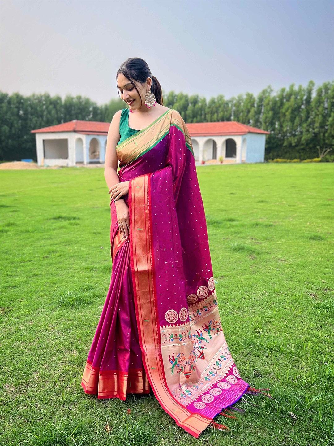 

DEVATITHI Woven Design Zari Patola Saree, Pink