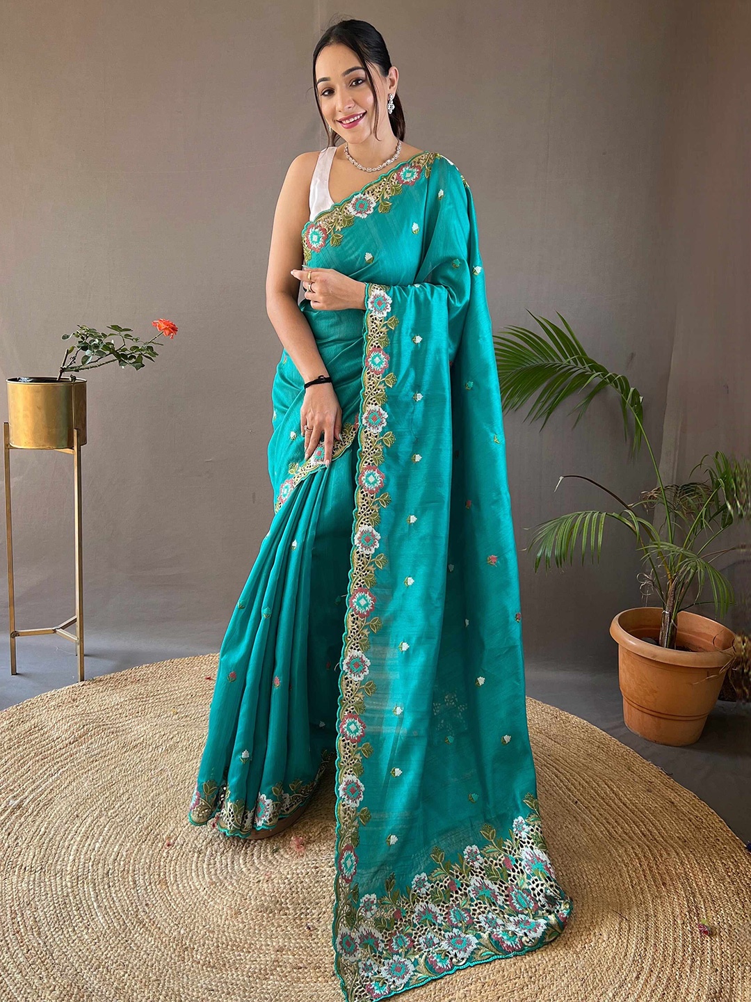 

DEVATITHI Ethnic Motifs Embroidered Tussar Saree, Sea green