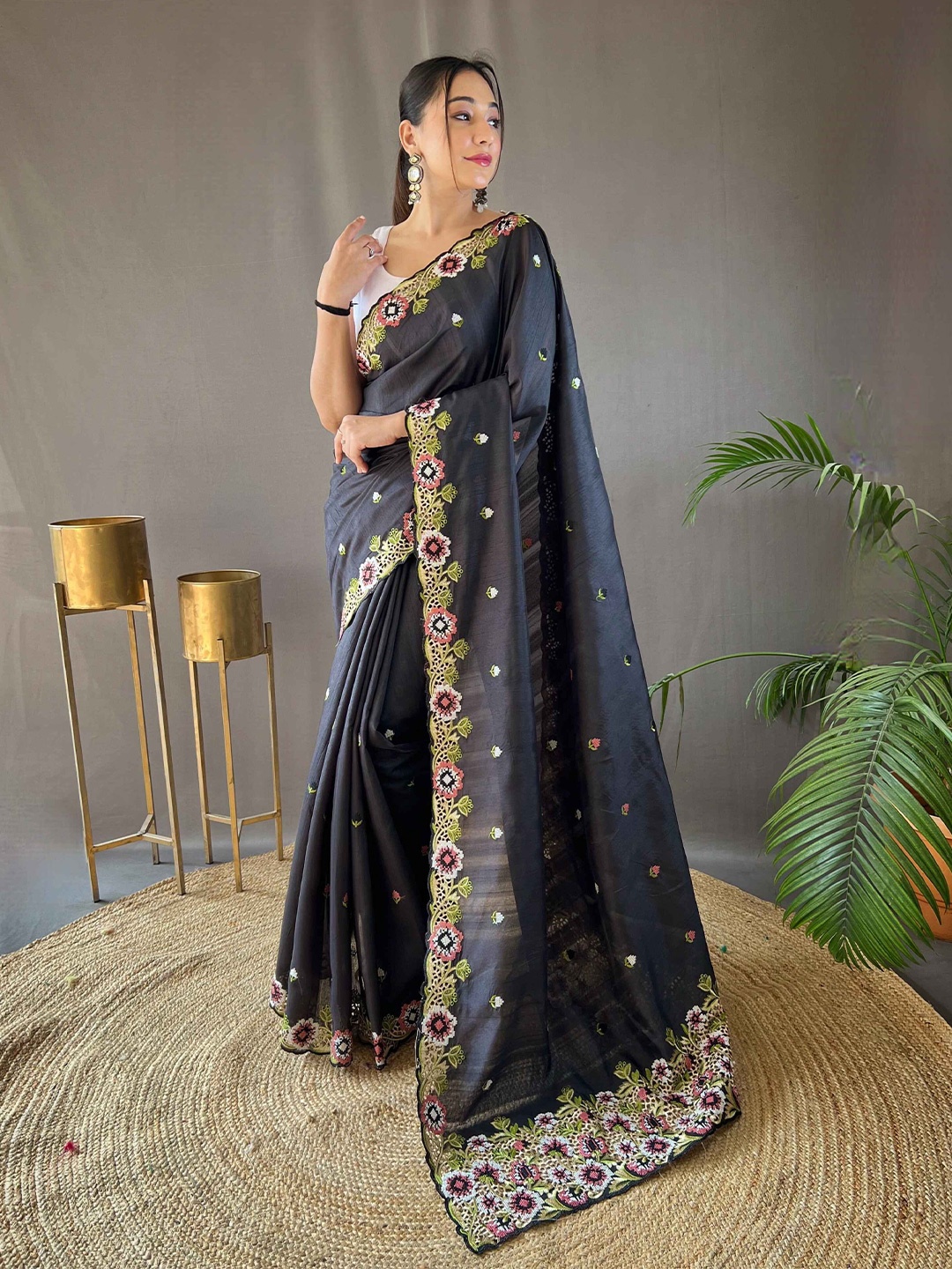 

DEVATITHI Floral Embroidered Tussar Saree, Black