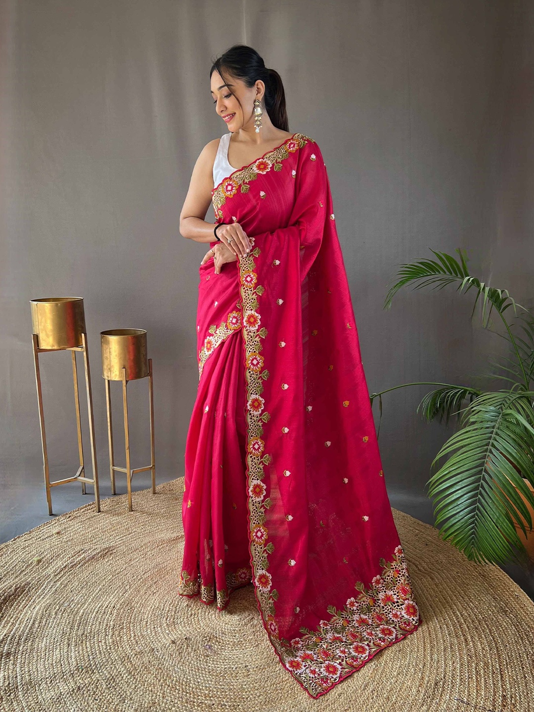 

DEVATITHI Embellished Embroidered Tussar Saree, Pink