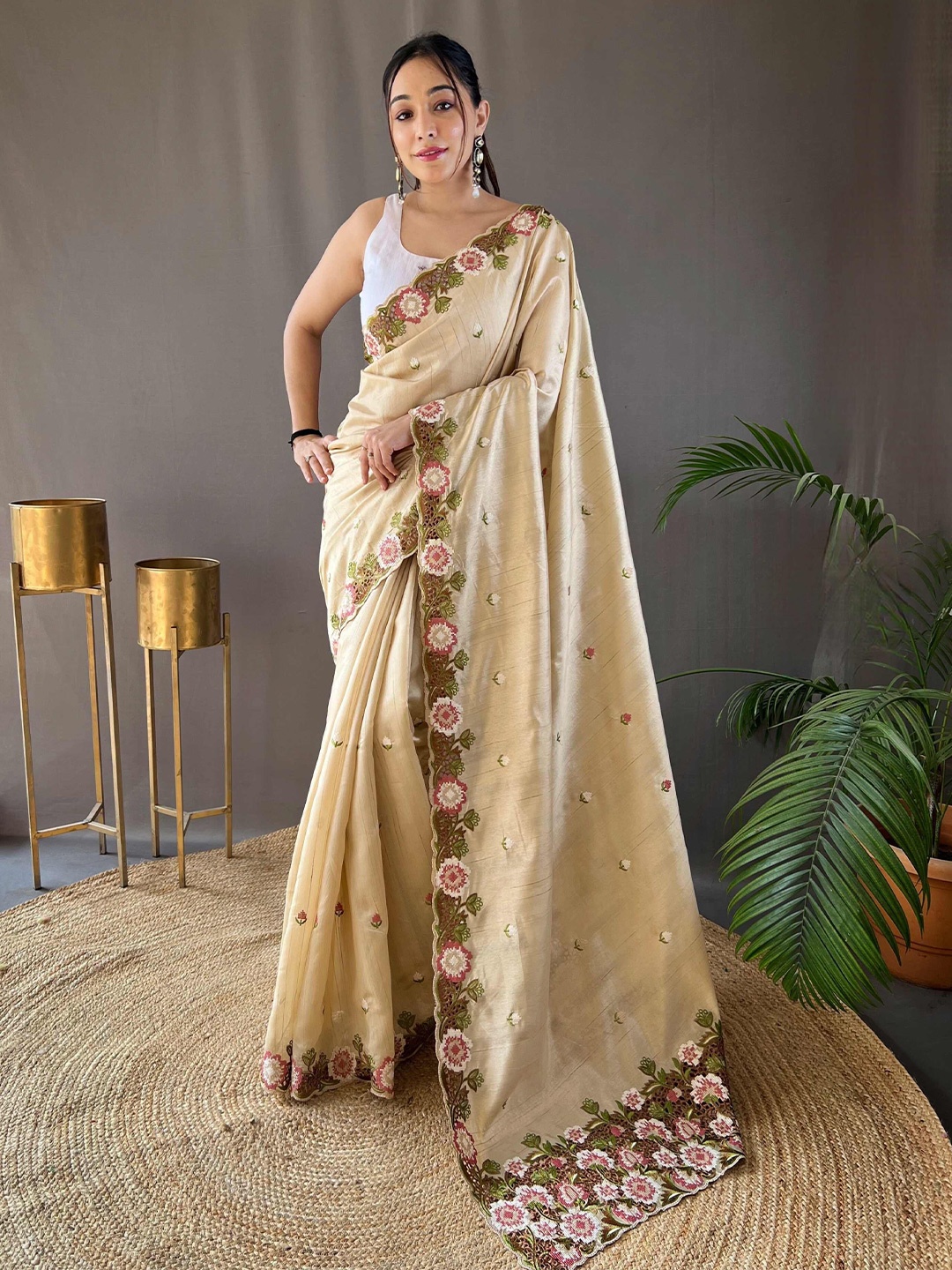 

DEVATITHI Woven Design Zari Tussar Saree, Cream