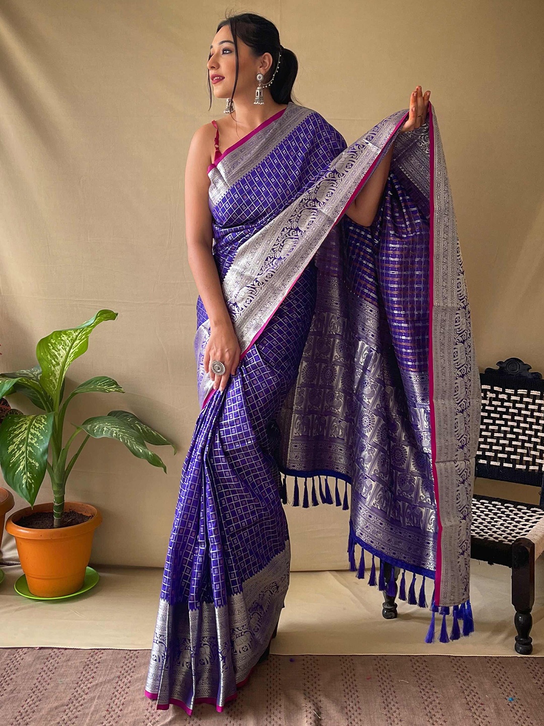 

DEVATITHI Woven Design Zari Banarasi Saree, Blue