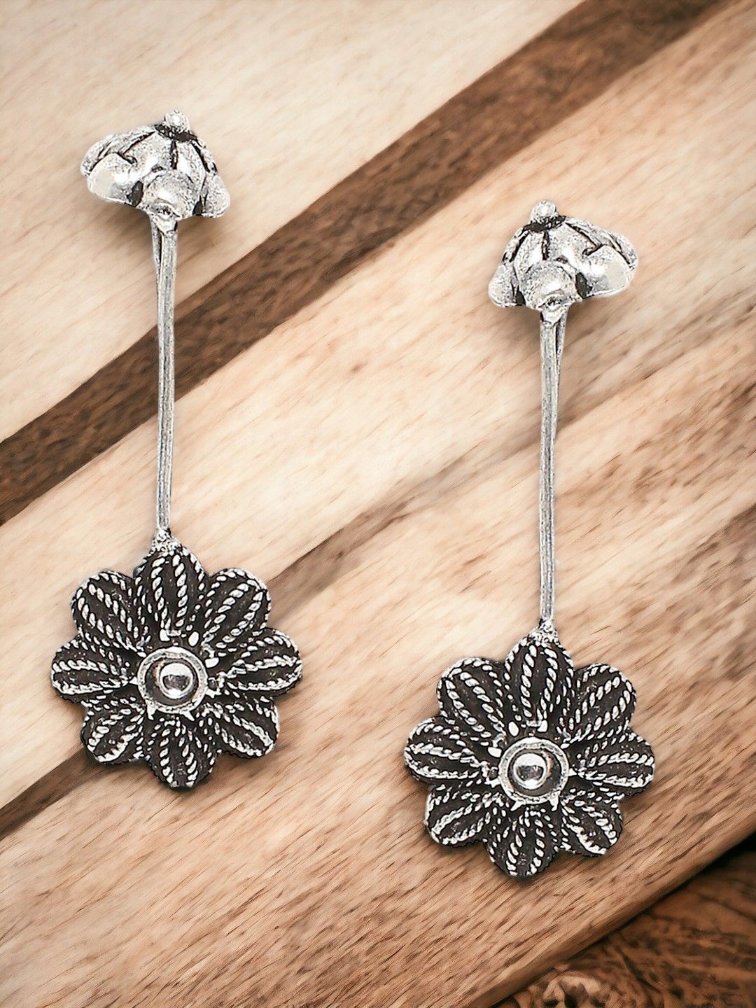 

Sangria Set Of 2 Silver-Toned Stones Studded Floral Oxidised Ear Cuff & Drop Earrings