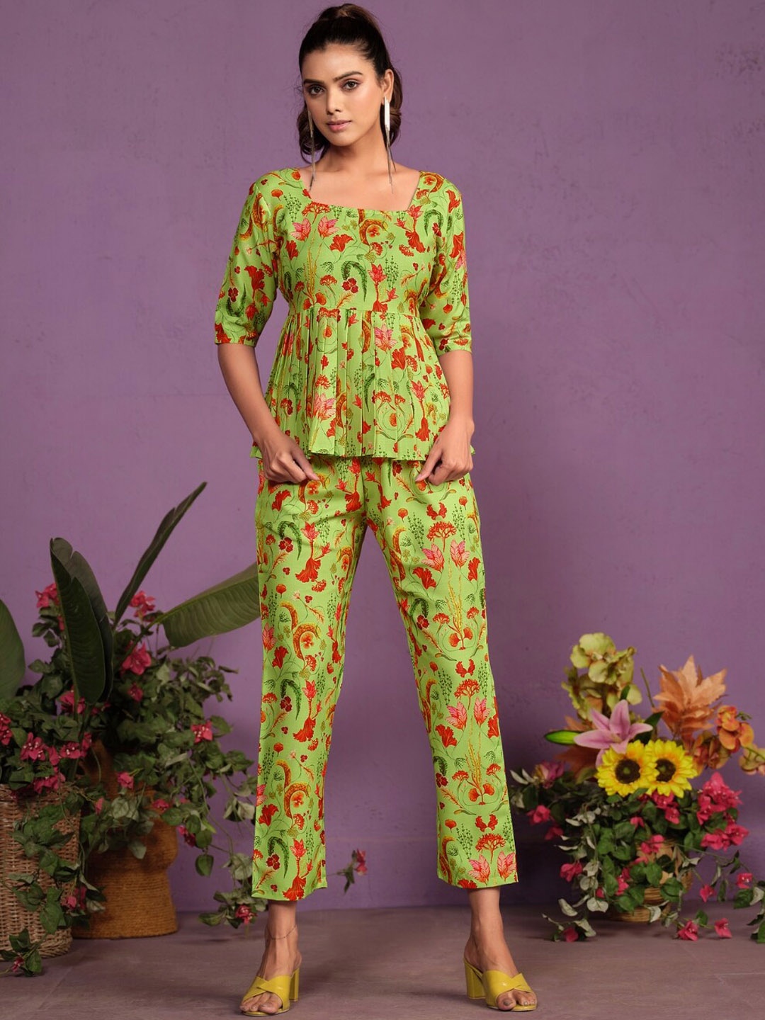 

Sangria Floral Printed Square Neck Tunic With Trousers, Green