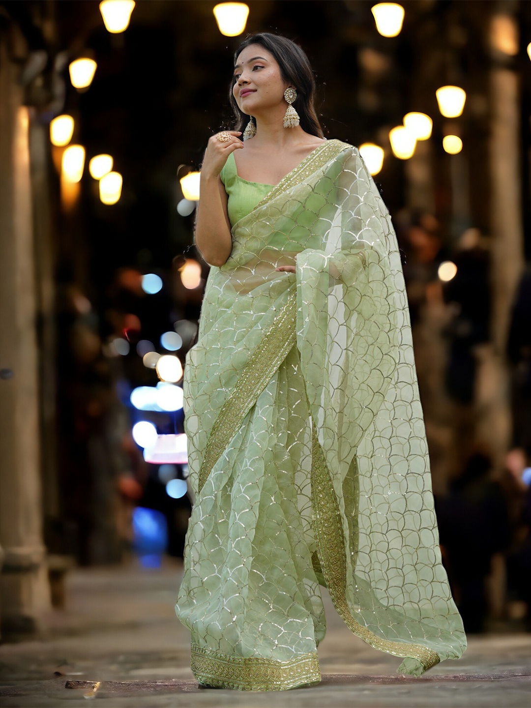 

VAMSEE Ethnic Motifs Sequinned Organza Saree, Green