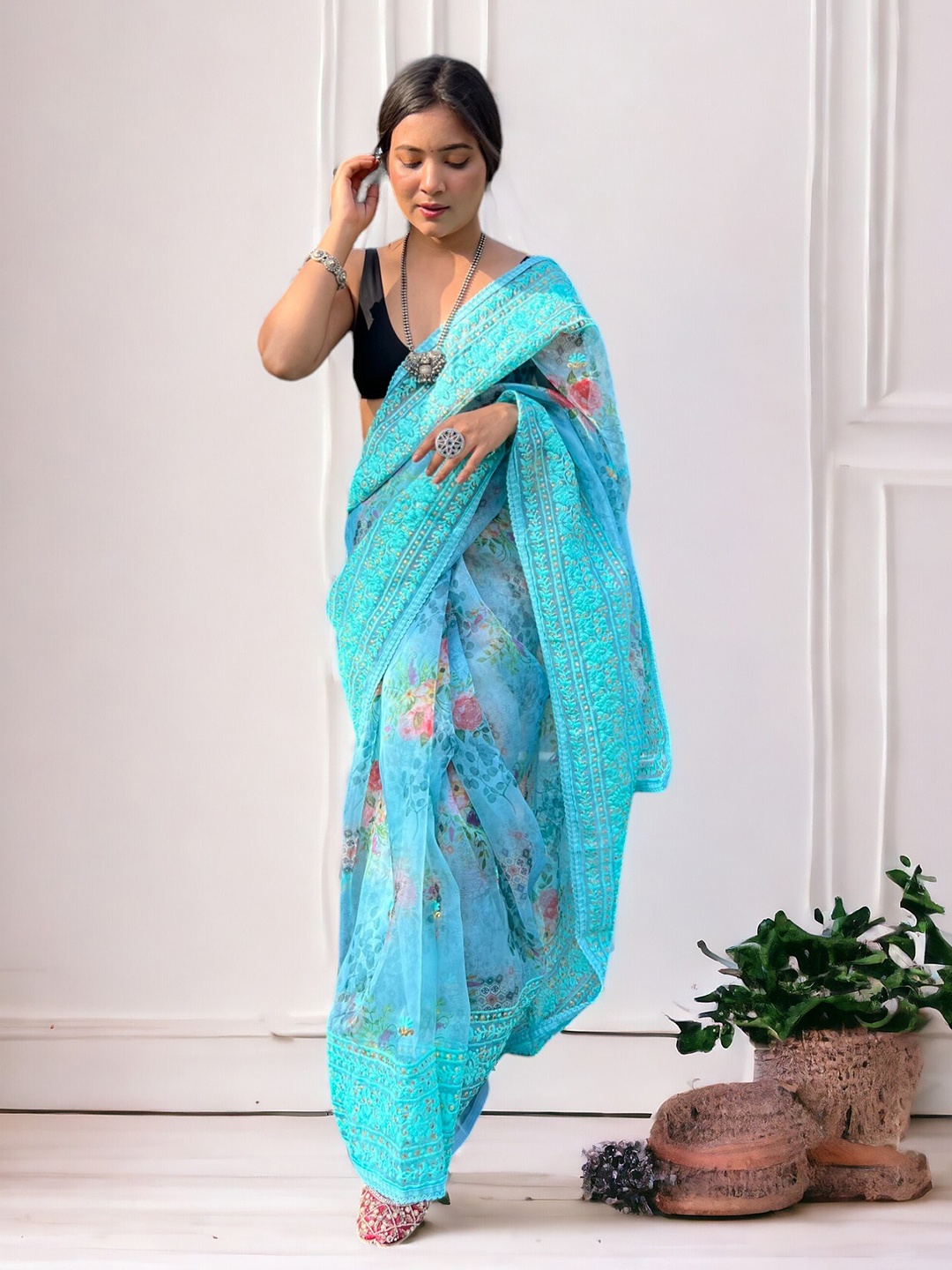

VAMSEE Ethnic Motifs Embroidered Organza Saree, Blue