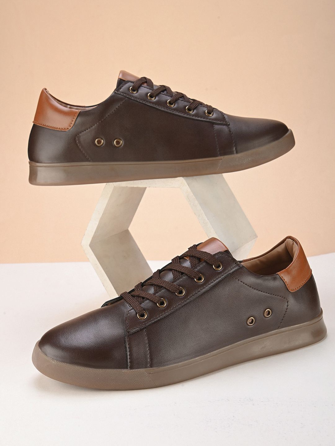 

Fentacia Men Colourblocked Derbys, Brown