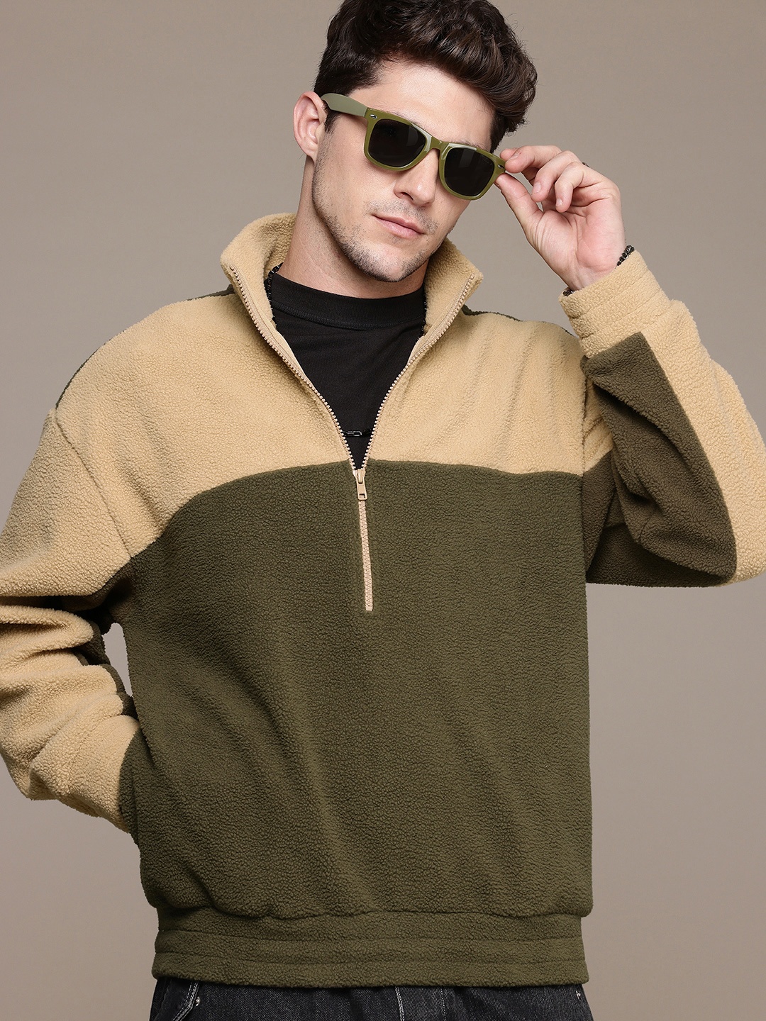 

The Roadster Life Co. Fuzzy Colourblocked Relaxed Fit Sweatshirt, Olive