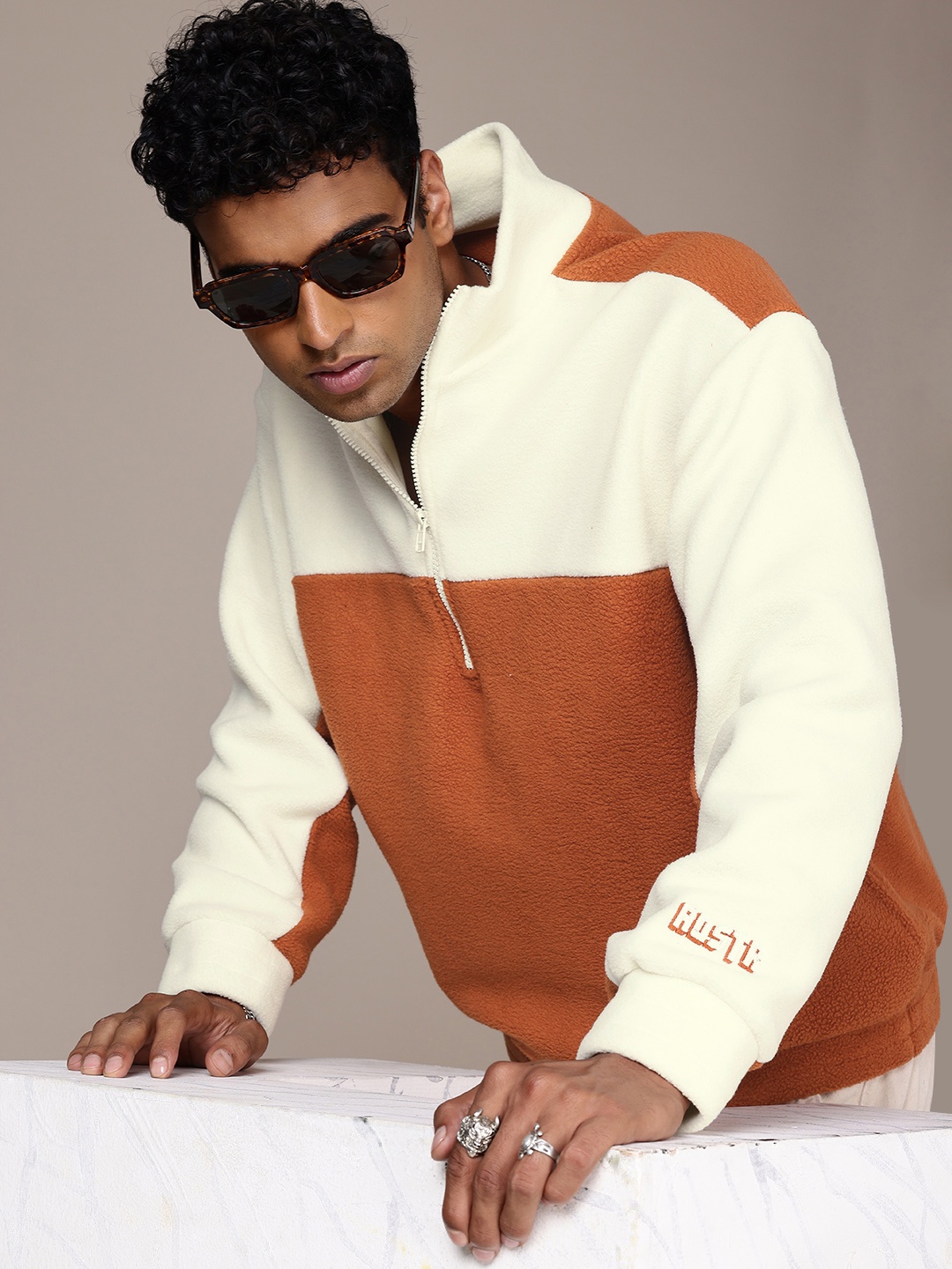 

The Roadster Life Co. Mock Collar Colourblocked Fuzzy Sweatshirt, Off white