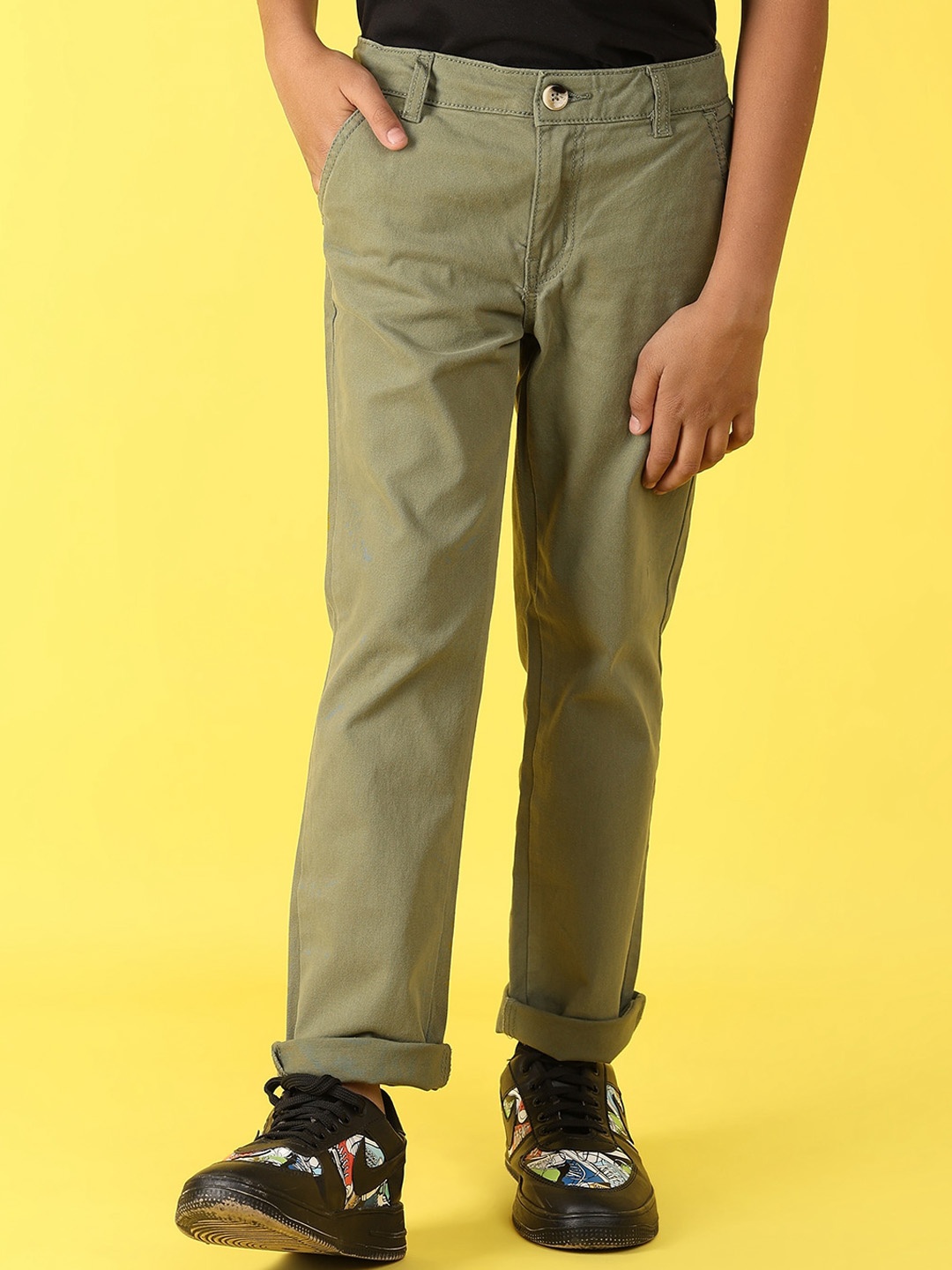 

V-Mart Boys Regular Fit Mid-Rise Trousers, Green