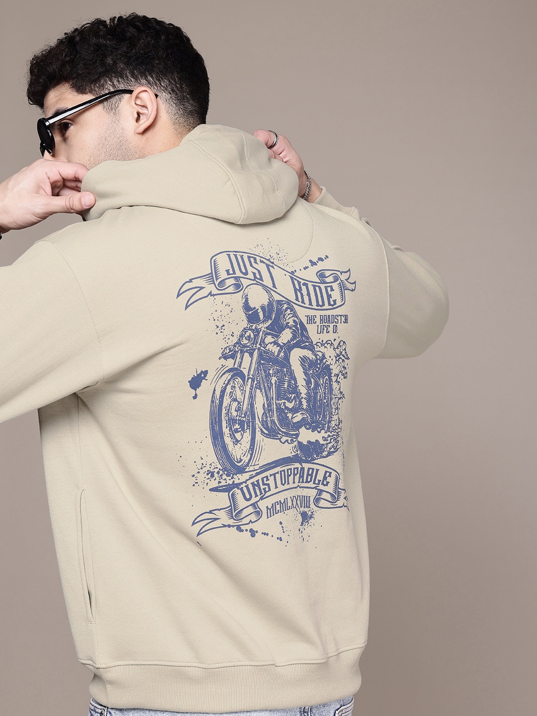 

The Roadster Life Co. Graphic Printed Relaxed Fit Hooded Sweatshirt, Grey