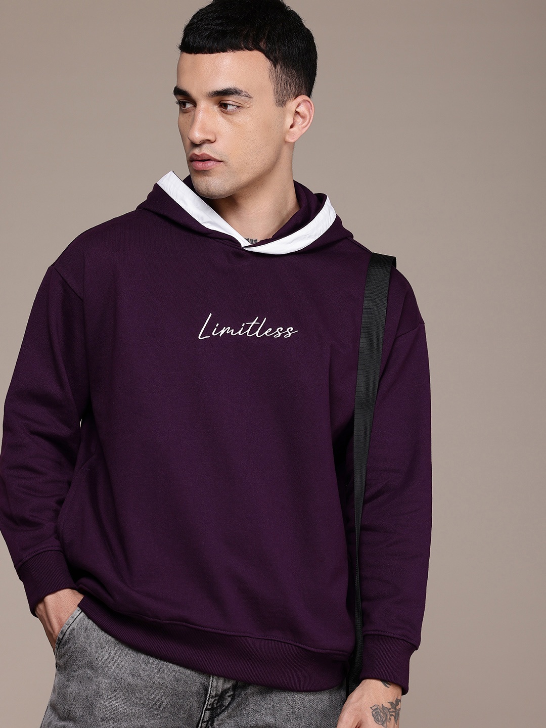 

Roadster Men Embroidered Hooded Relaxed Fit Sweatshirt, Burgundy