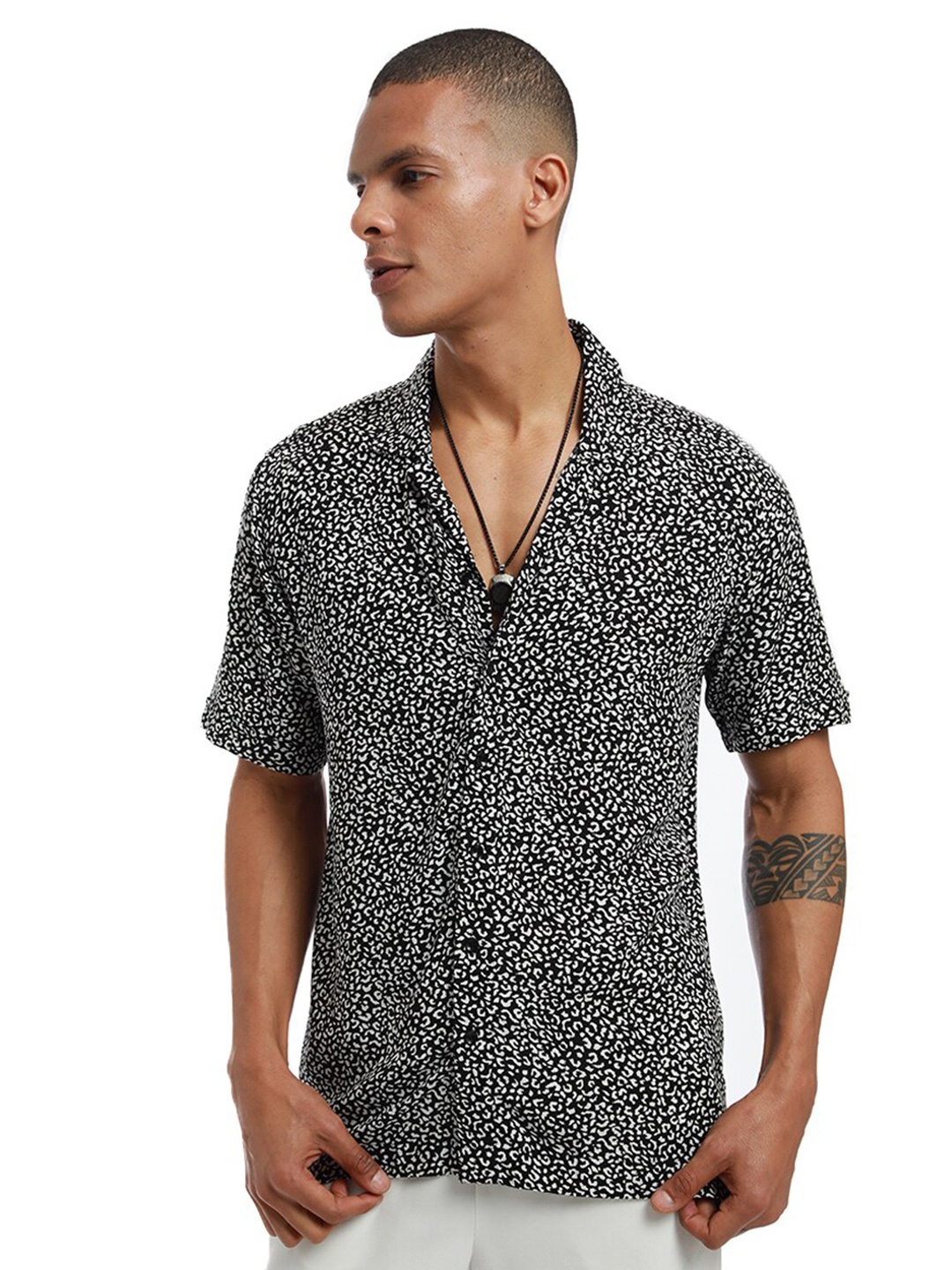 

Banana Club Men Classic Opaque Printed Casual Shirt, Black
