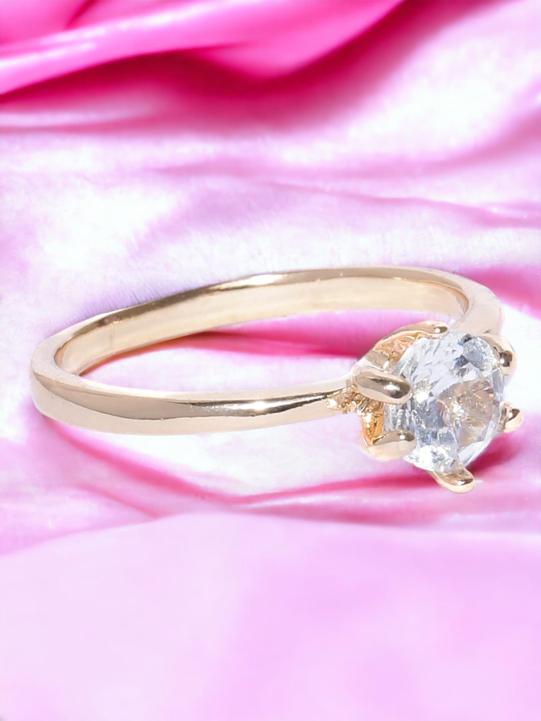 

DressBerry Gold-Plated Solitaire Zirconia Finger Ring