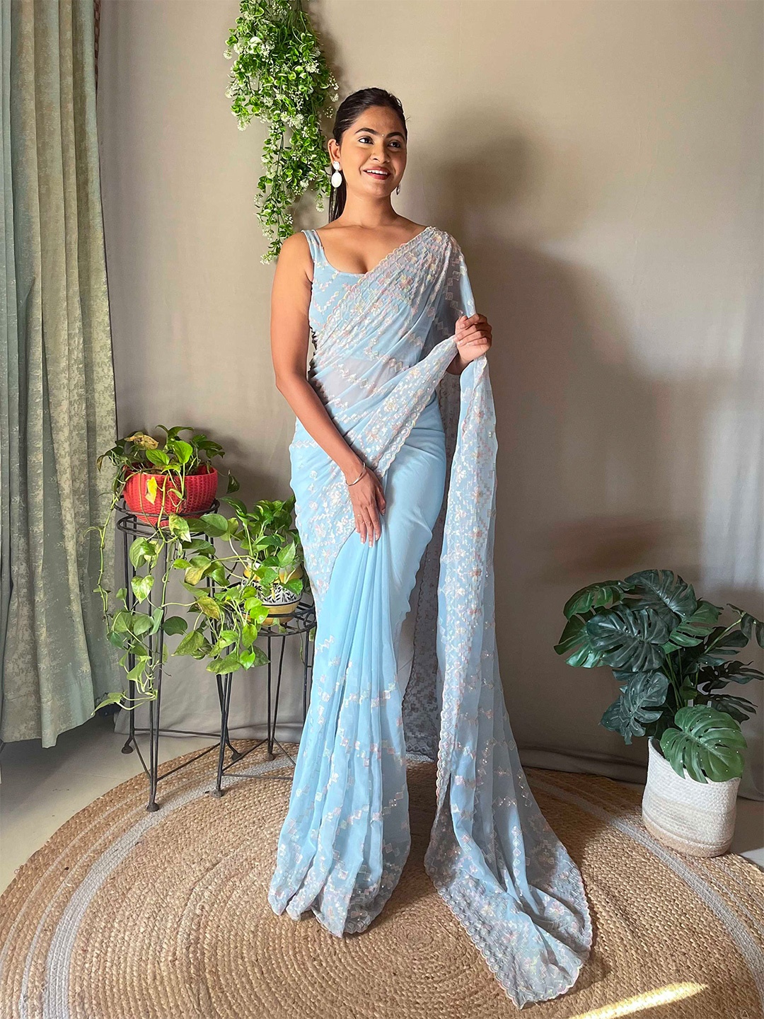 

Mitera Embellished Sequinned e Saree, Grey