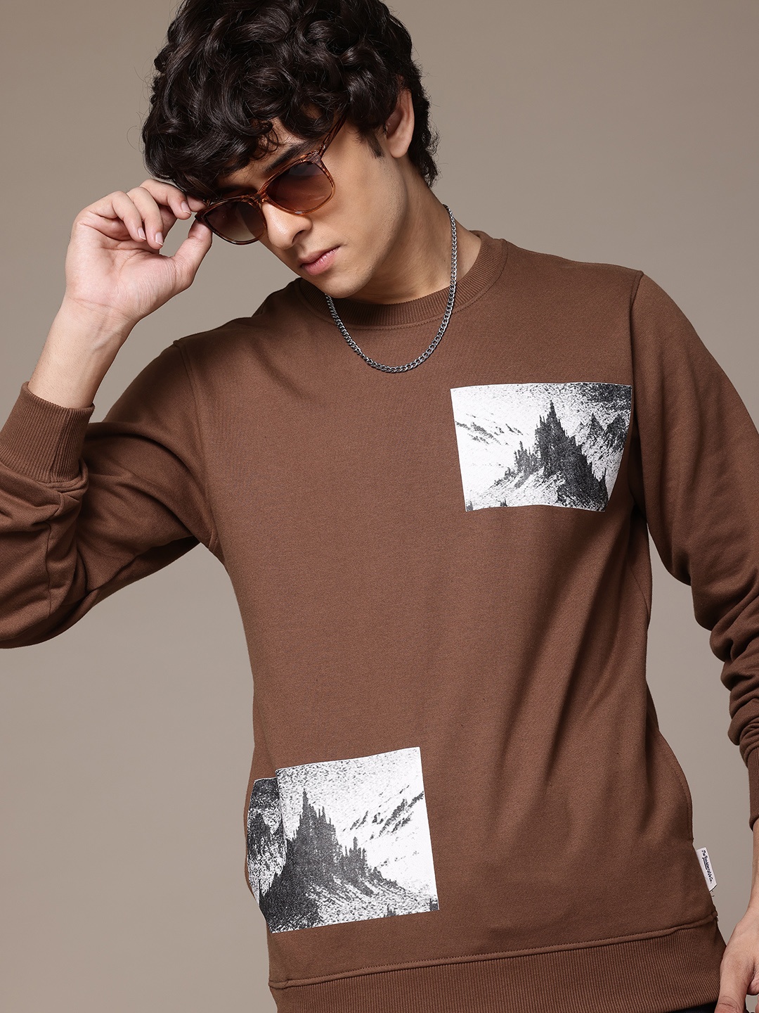 

The Roadster Lifestyle Co. Men Printed Sweatshirt, Brown