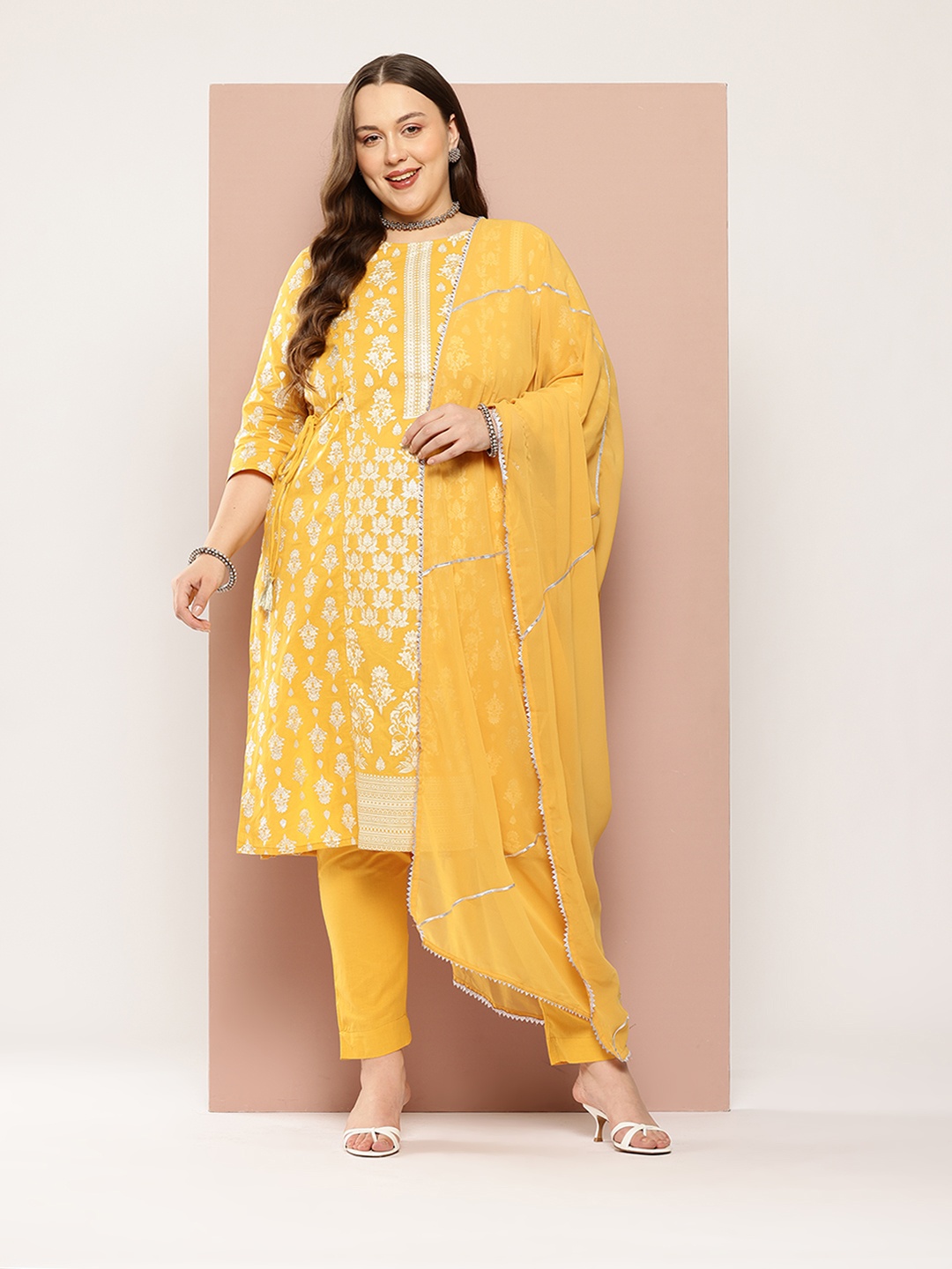 

Sztori Plus-Size Gotta Patti Ethnic Motif Print Pure Cotton Kurta with Trousers & Dupatta, Yellow