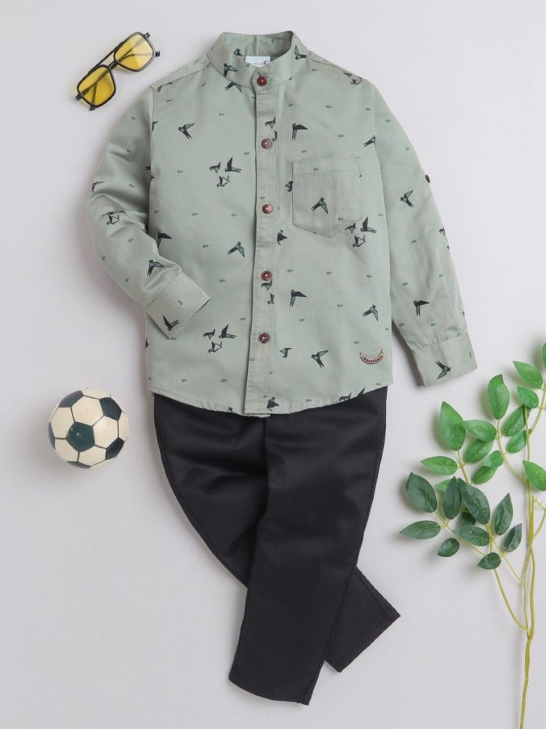 

BAATCHEET Boys Printed Mandarin Collar Pure Cotton Shirt With Short, Green