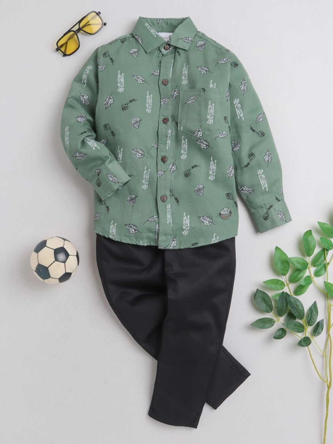 

BAATCHEET Boys Printed Shirt Collar Pure Cotton Shirt With Short, Green