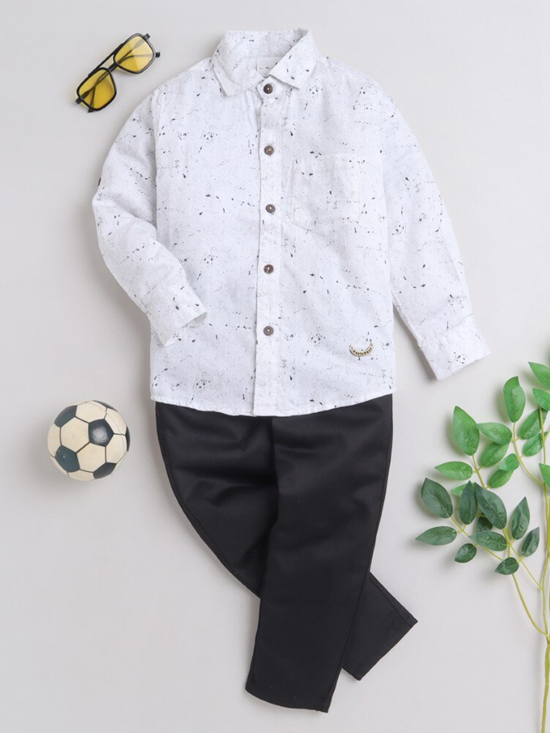 

BAATCHEET Boys Printed Shirt Collar Pure Cotton Shirt With Short, White