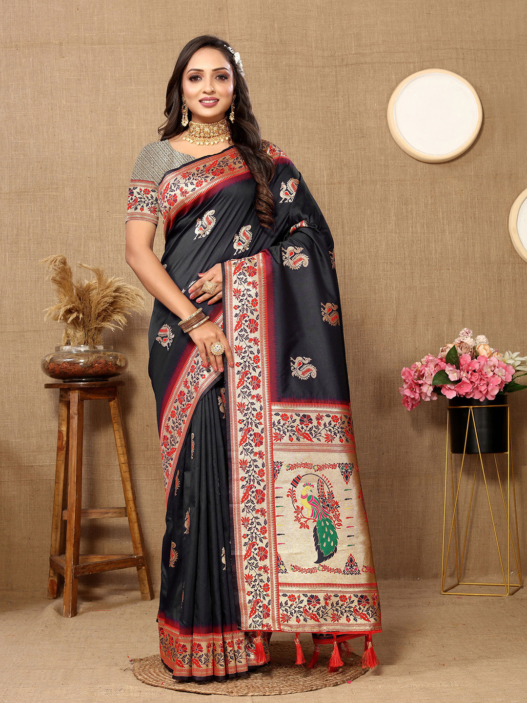 

MiteraEthnic Motifs Woven Design Pure Silk Paithani Saree, Black