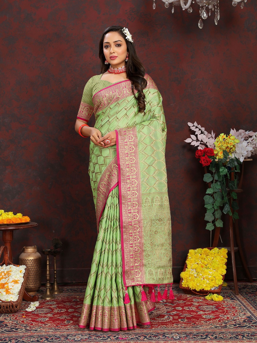 

Mitera Ethnic Motifs Zari Banarasi Saree, Green