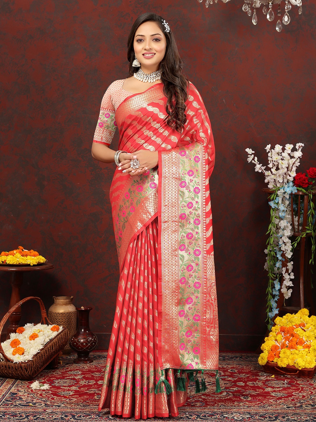 

Mitera Floral Zari Banarasi Saree, Red