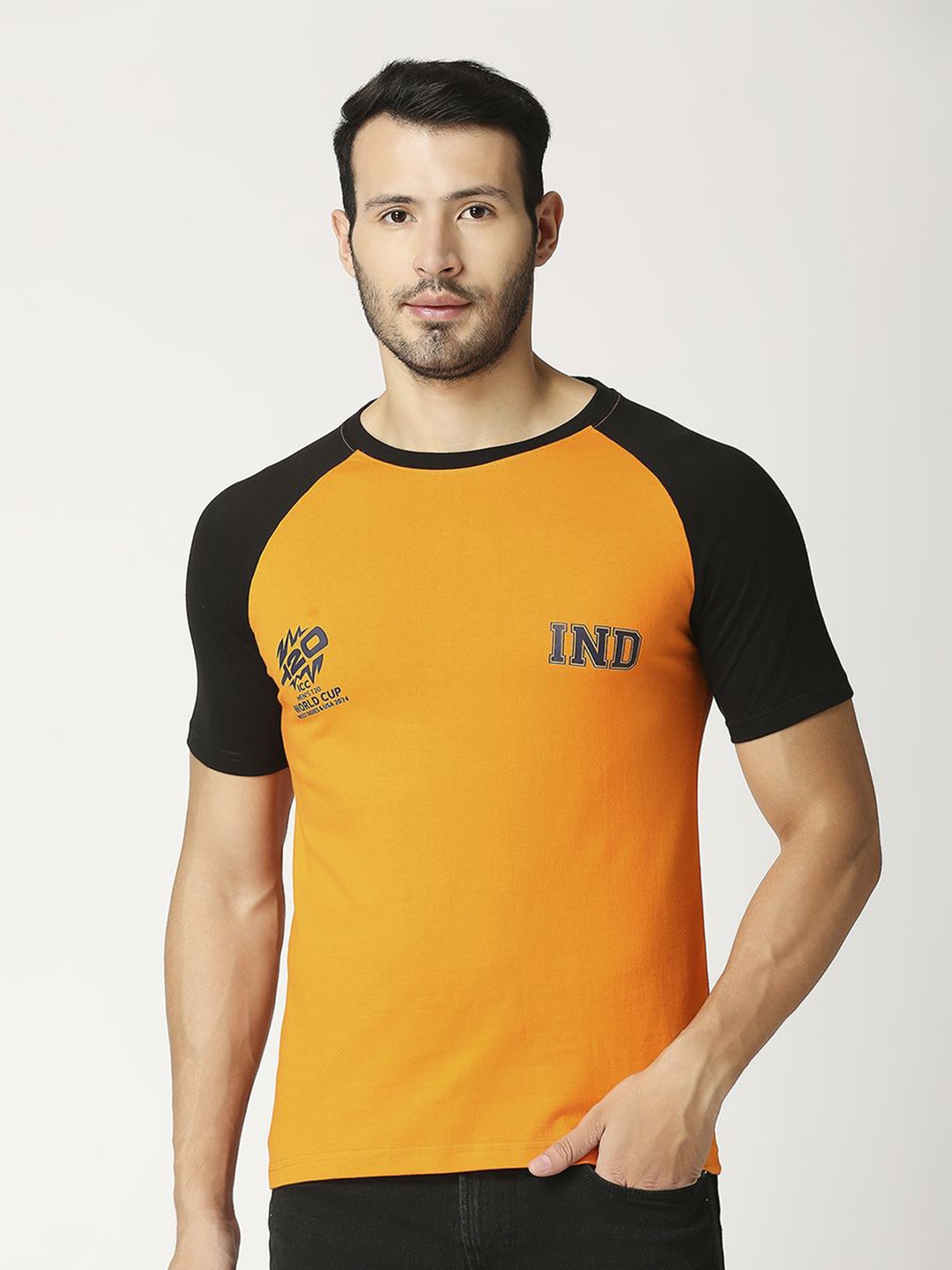 

FanCode Men Colourblocked Drop-Shoulder Sleeves Applique T-shirt, Black