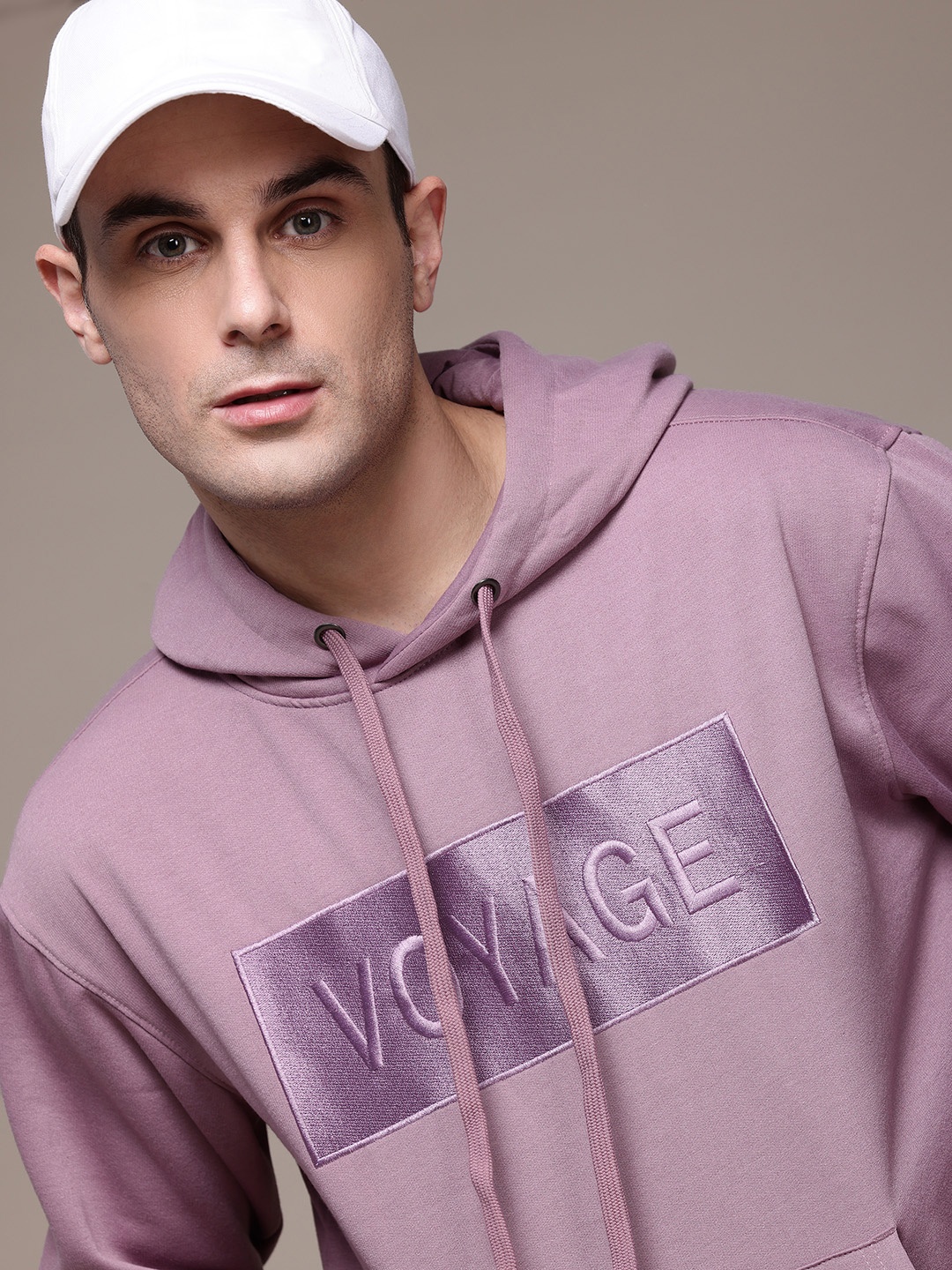 

Roadster Men Hooded Sweatshirt, Lavender