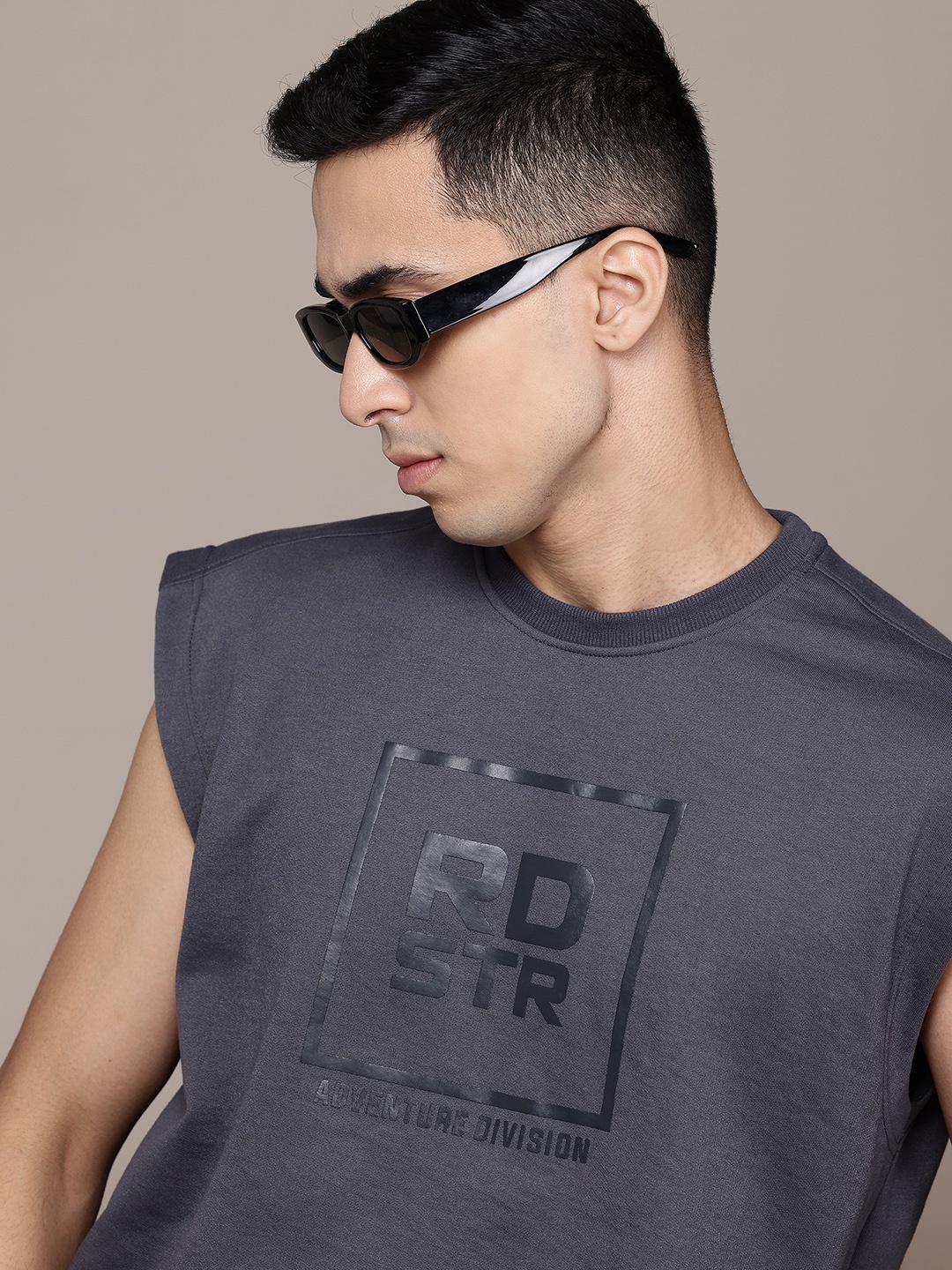 

The Roadster Lifestyle Co. Men Printed Relaxed Fit Sweatshirt, Charcoal