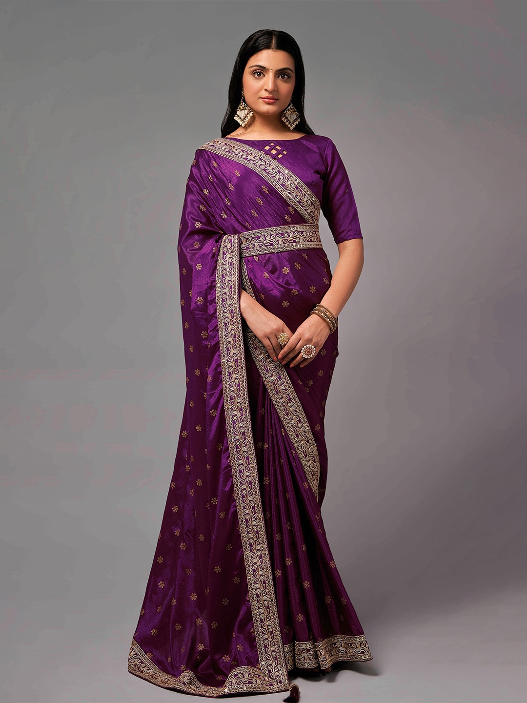 

THE52 Bandhani Sequinned Belted Bandhani Saree, Burgundy