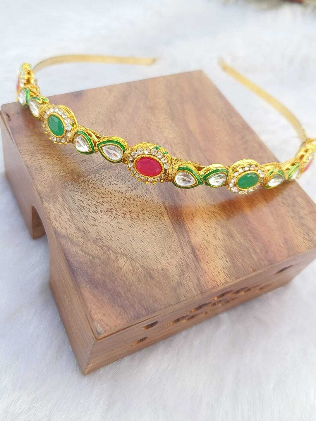 

MAJESTIQUE 1pc Golden Kundan Headband, Gold