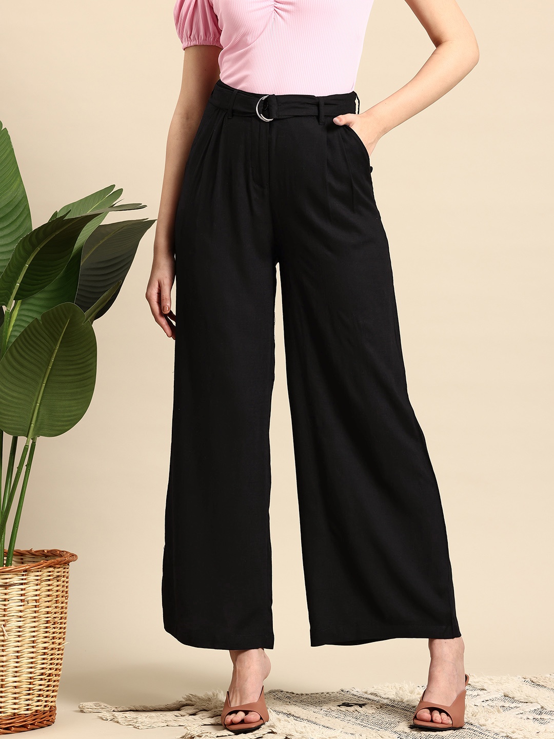 

Mast & Harbour Women High-Rise Trousers Comes With a Belt, Black