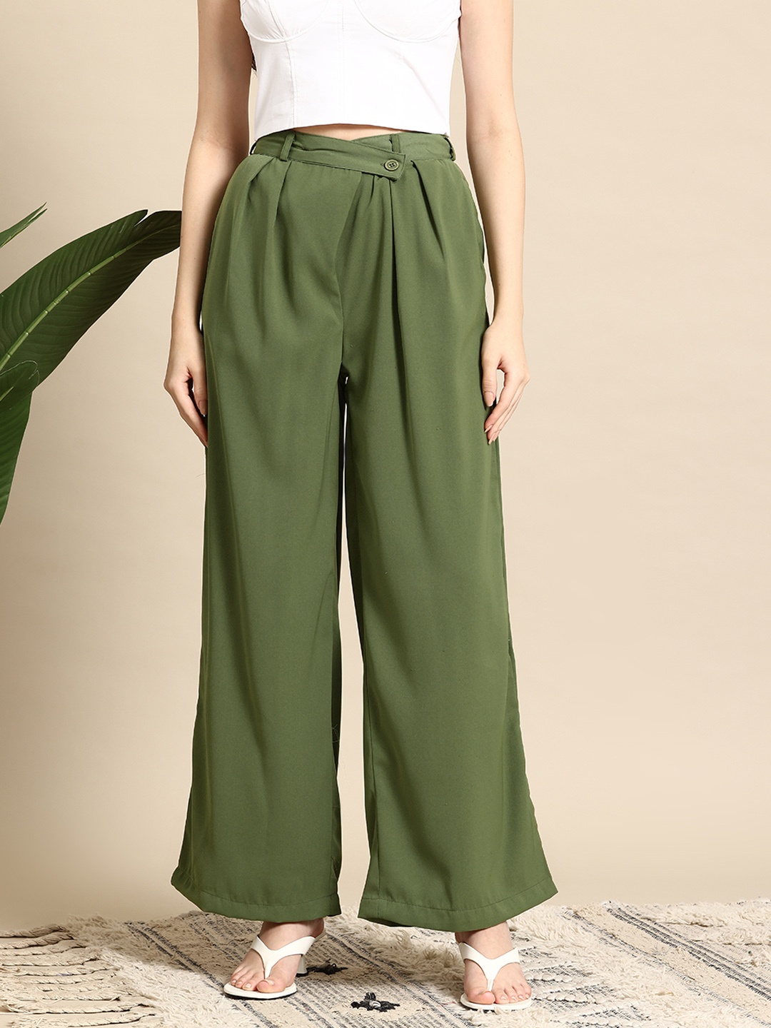 

Mast & Harbour Women Pleated Trousers, Olive