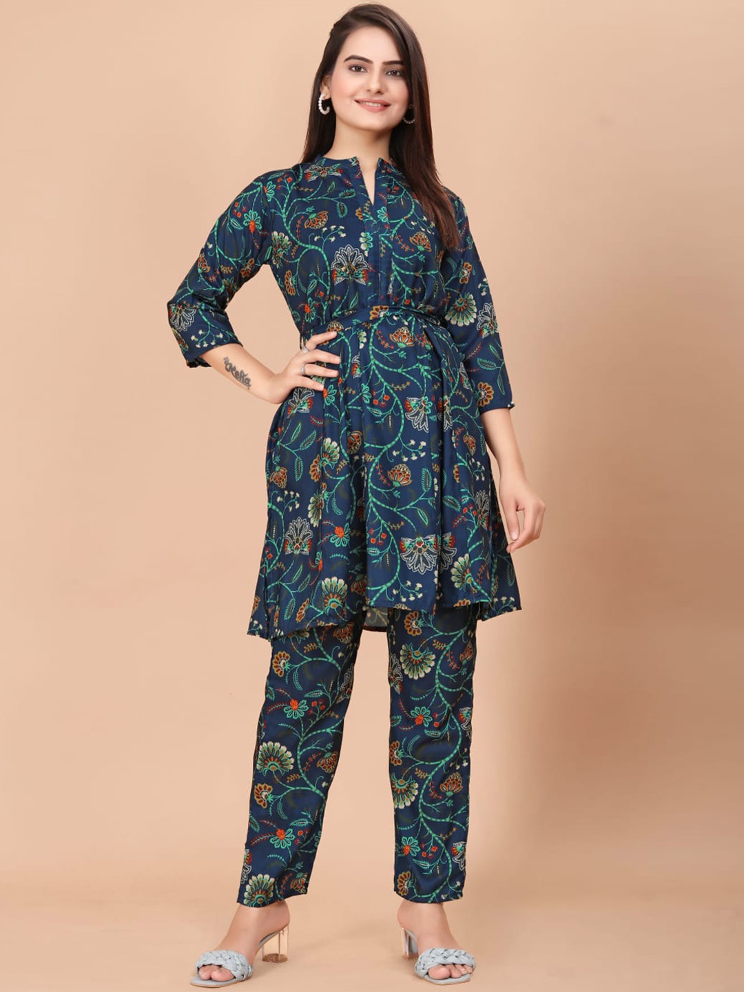 

HANDME Floral Printed Mandarin Collar Waist Belt Detailing Cotton Blend Tunic & Trousers, Blue