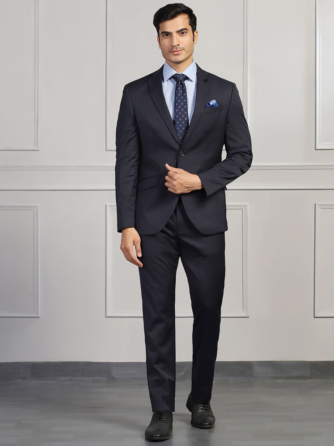 

Blackberrys Single-Breasted Slim Fit Two-Piece Formal Suit, Navy blue