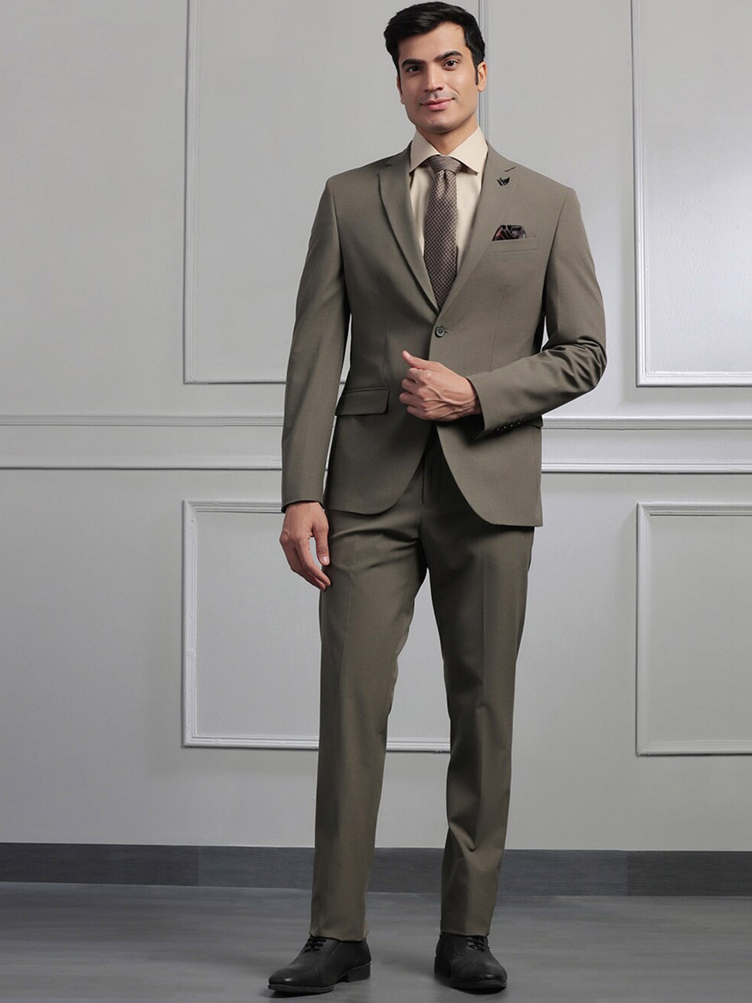 

Blackberrys Men Slim-Fit Single-Breasted Two-Piece Formal Suit, Grey