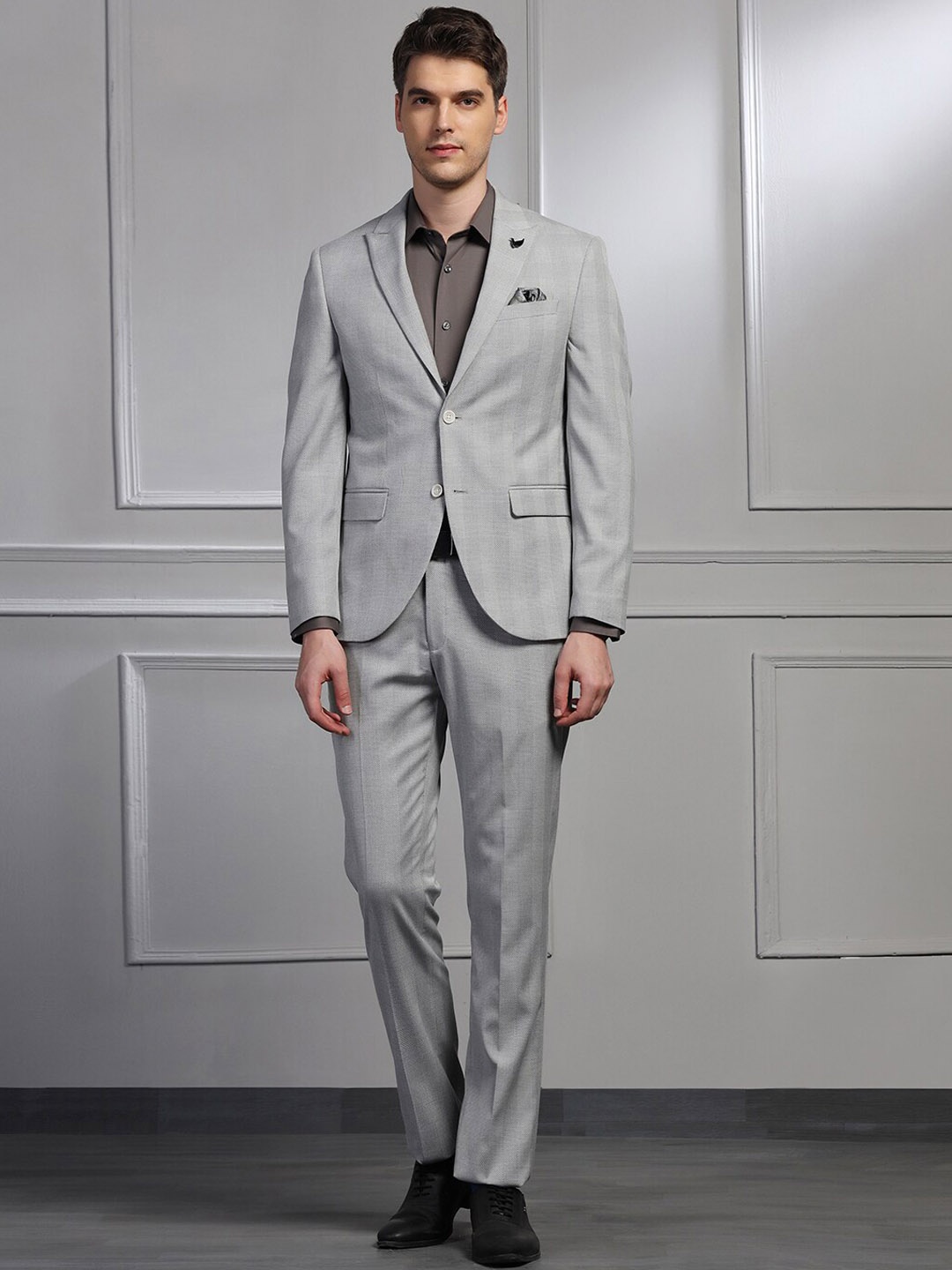 

Blackberrys Men Checked Slim-Fit Single-Breasted Two-Piece Formal Suit, Grey