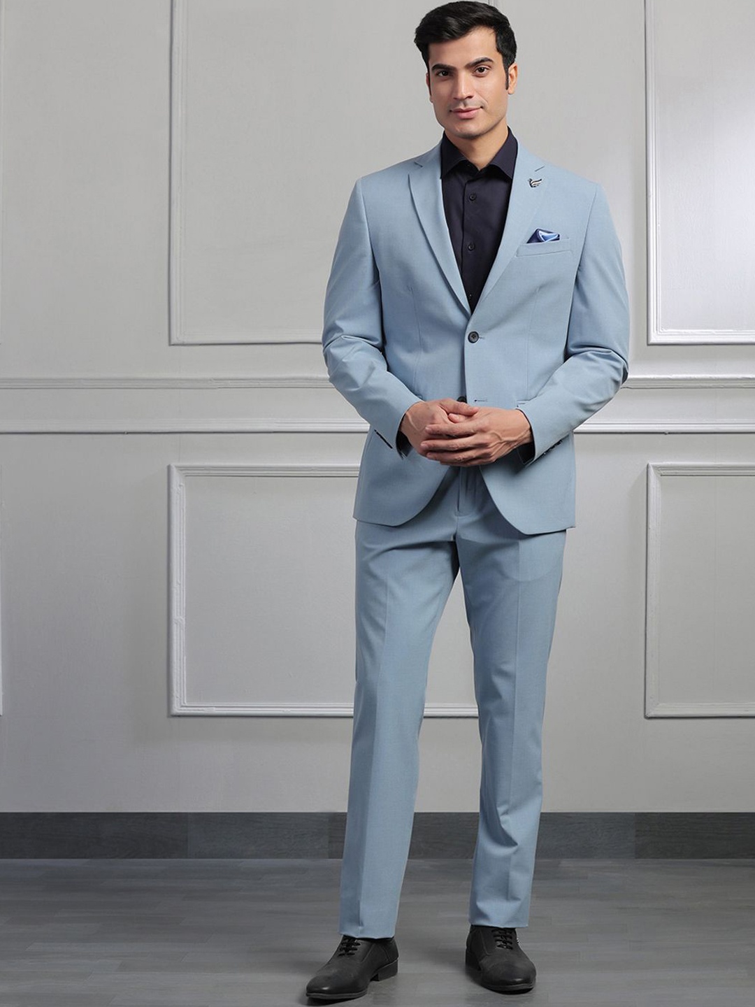 

Blackberrys Single-Breasted Slim-Fit Two-Piece Formal Suit, Blue