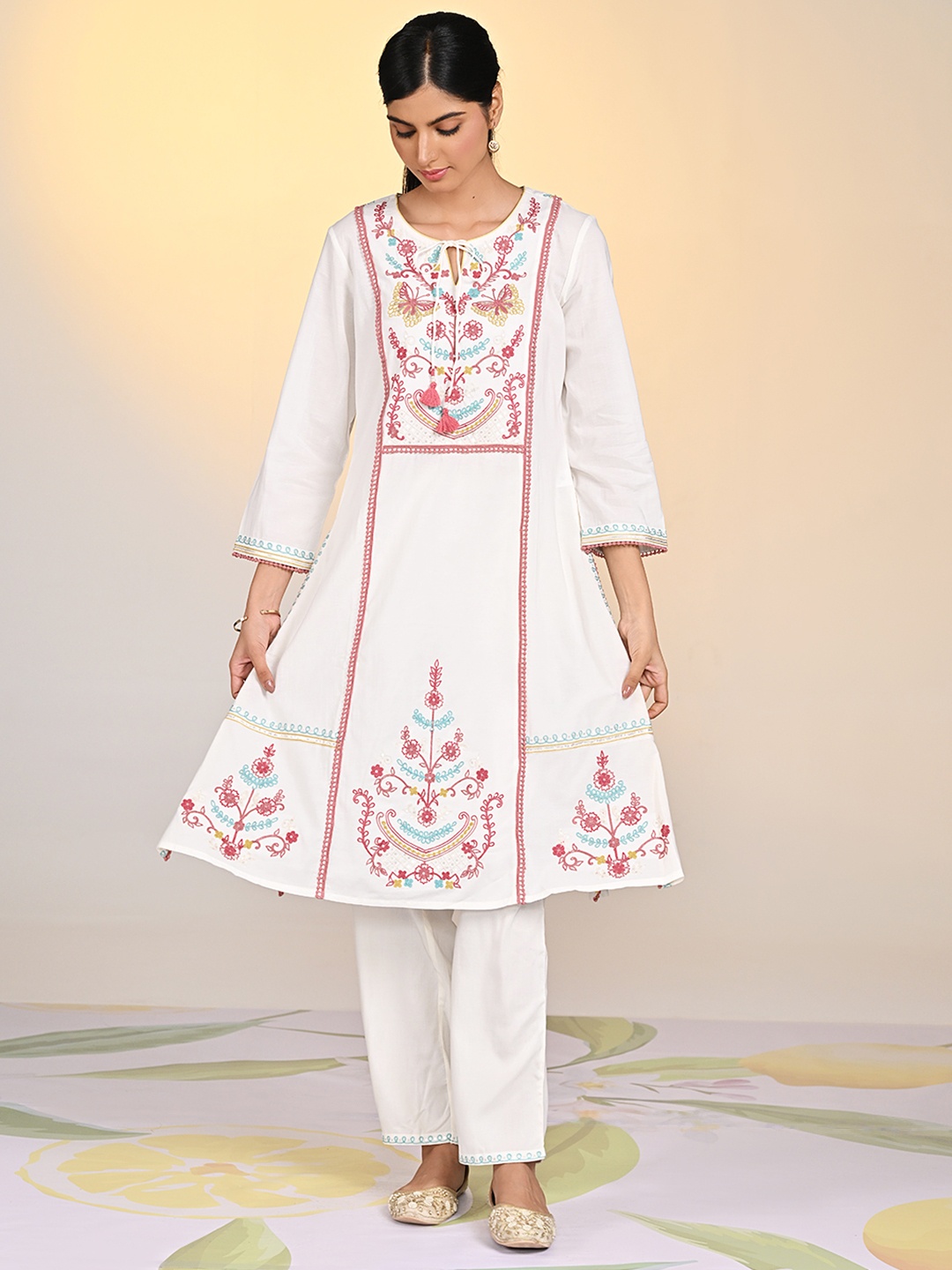 

Lakshita Floral Embroidered Thread Work Floral Kurta, Off white