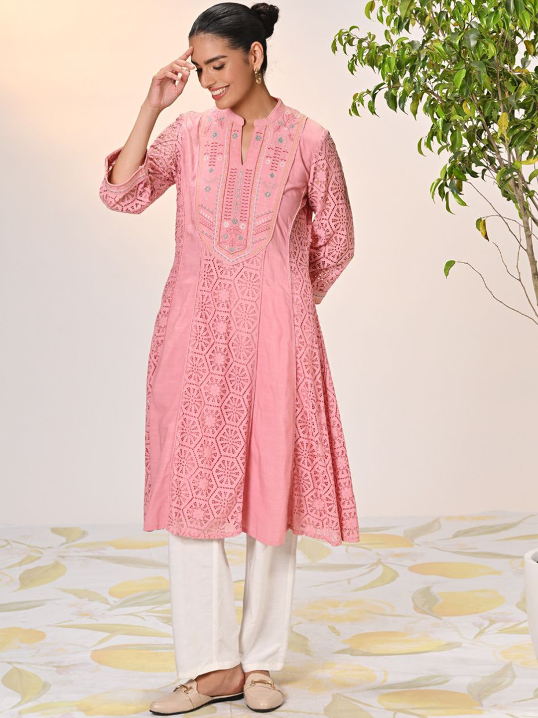 

Lakshita Floral Embroidered Thread Work Kurta, Pink