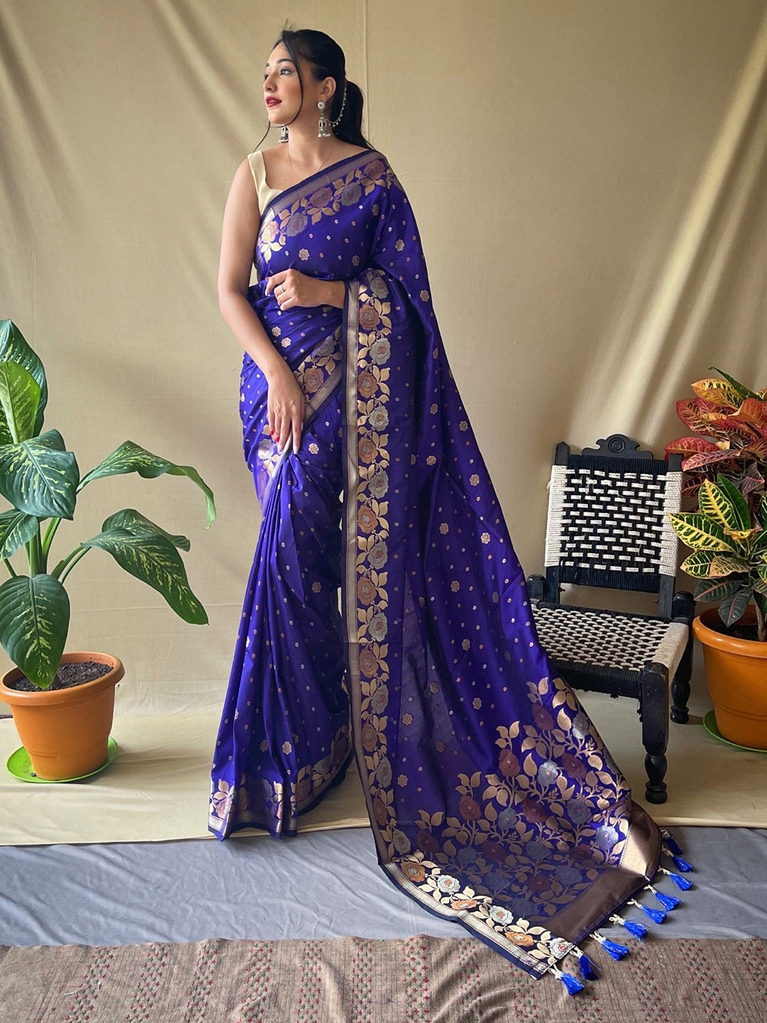 

LeeliPeeri Designer Woven Design Zari Saree, Blue