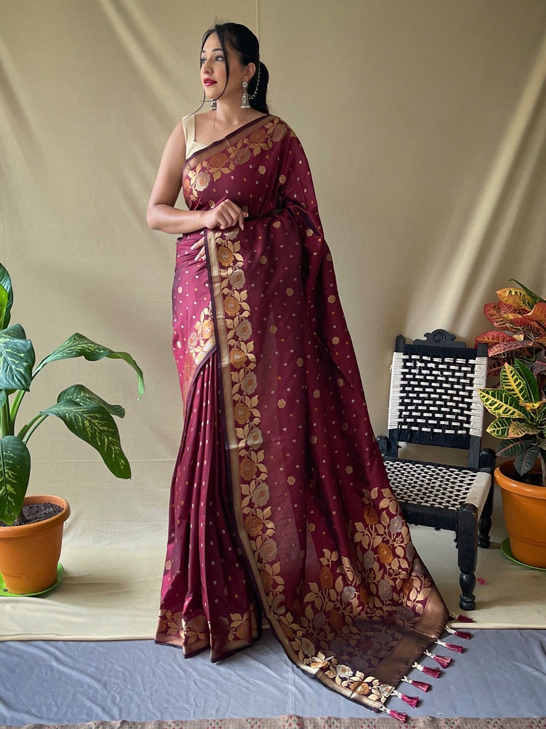 

LeeliPeeri Designer Woven Design Zari Saree, Maroon