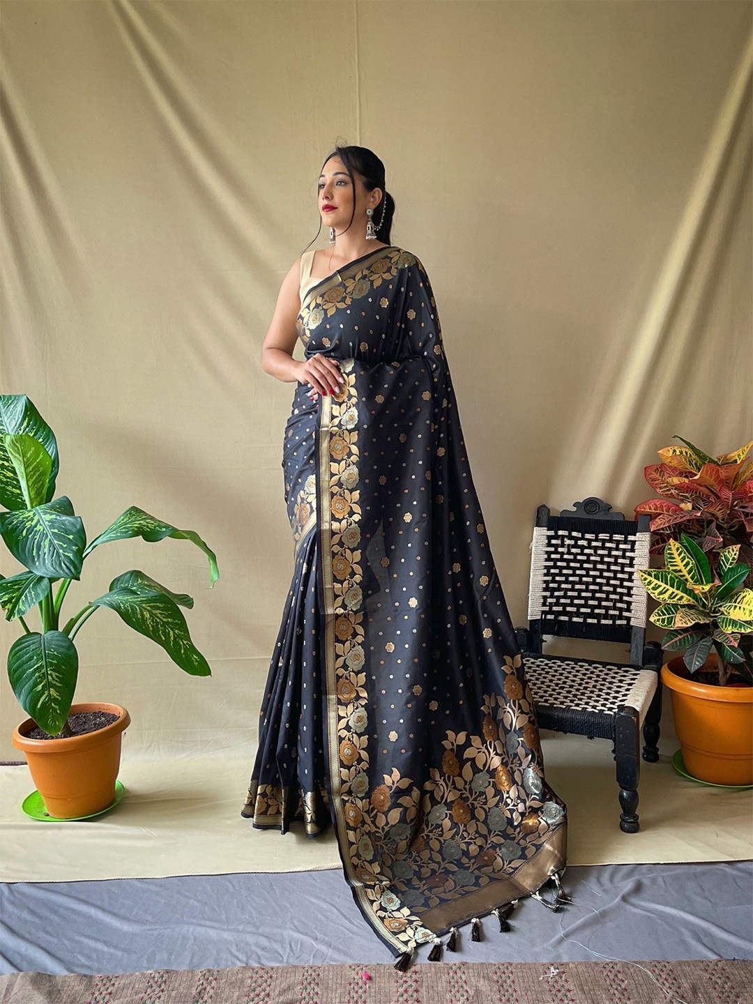 

LeeliPeeri Designer Woven Design Zari Saree, Navy blue