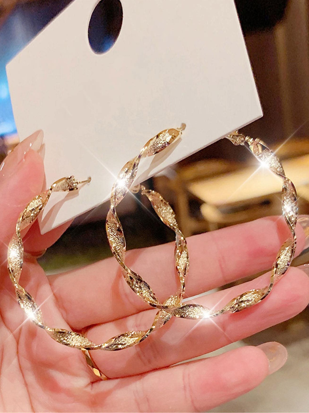 

Xivir Gold-Plated Contemporary Drop Earrings