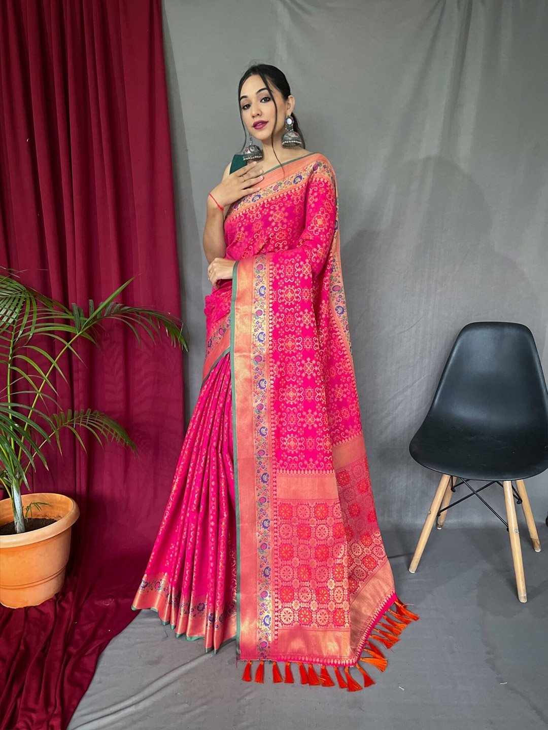 

LeeliPeeri Designer Woven Design Zari Patola Saree, Pink