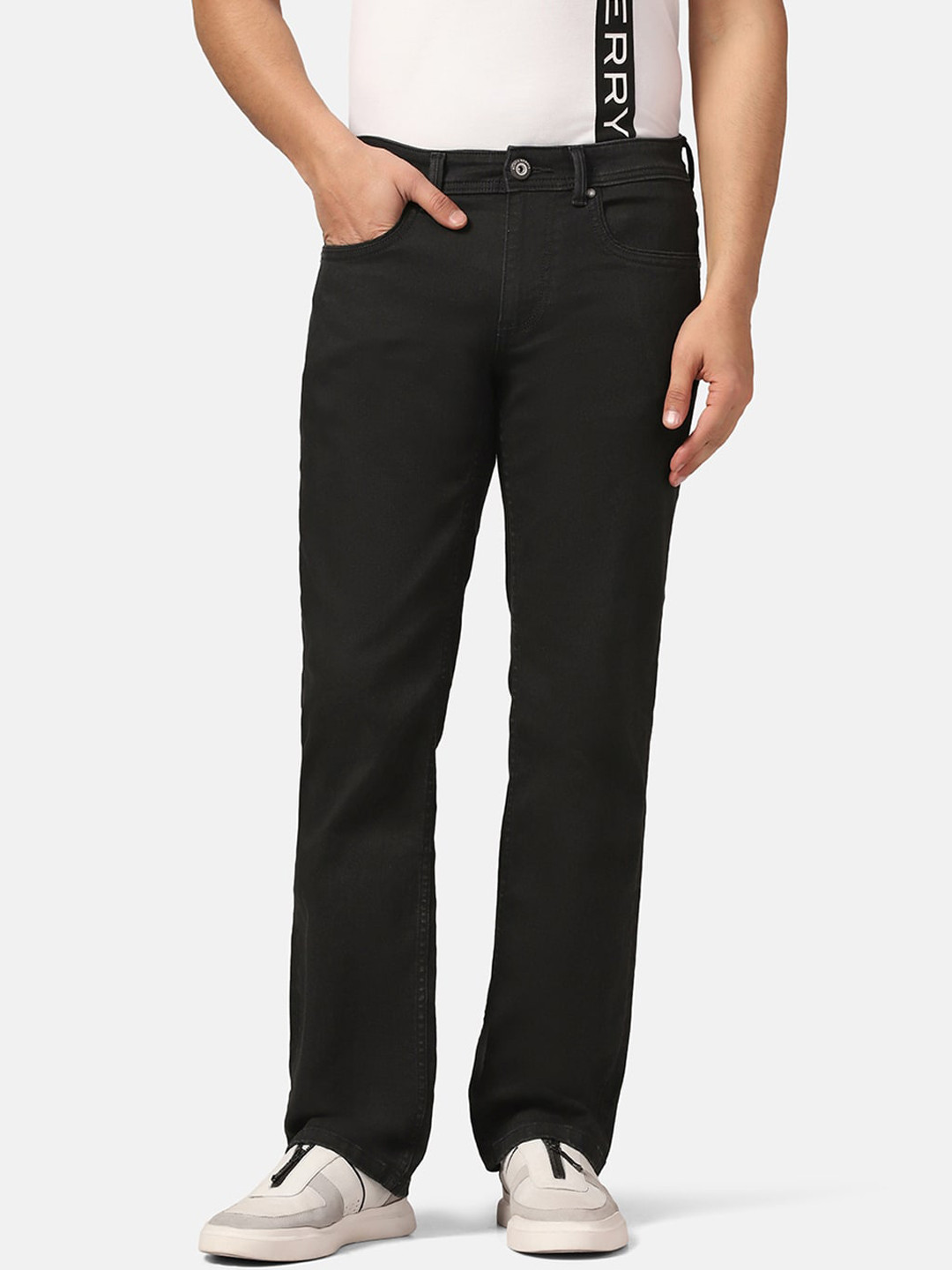 

Blackberrys Men Jean Straight Fit Low-Rise Clean Look Stretchable Jeans, Black