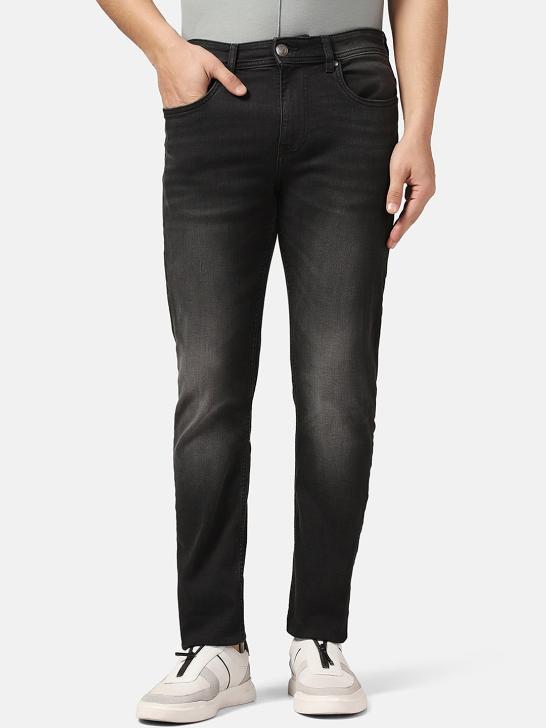 

Blackberrys Men Jean Slim Fit Low-Rise Clean Look Light Fade Stretchable Jeans, Black