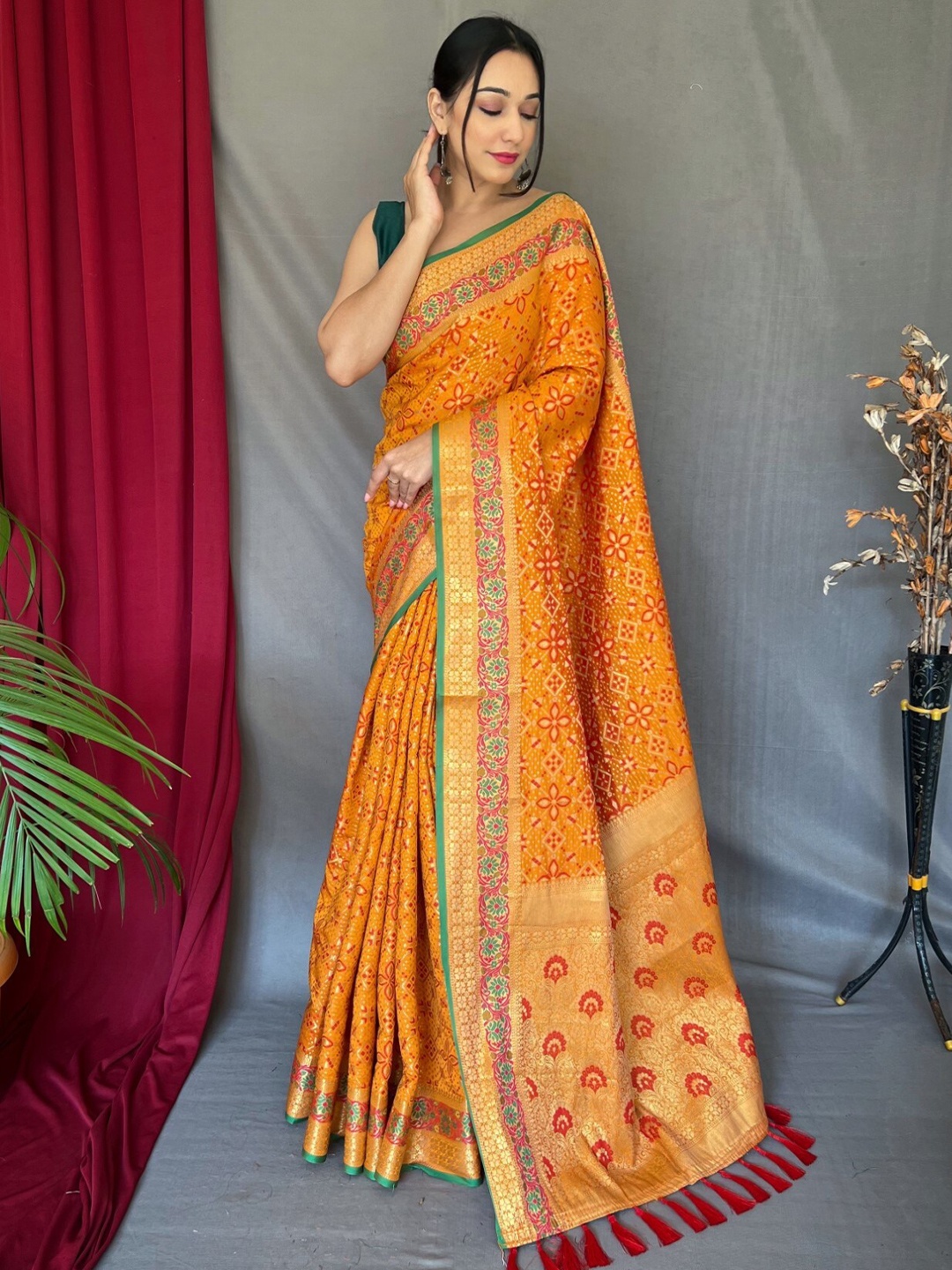 

LeeliPeeri Designer Woven Design Zari Patola Saree, Yellow